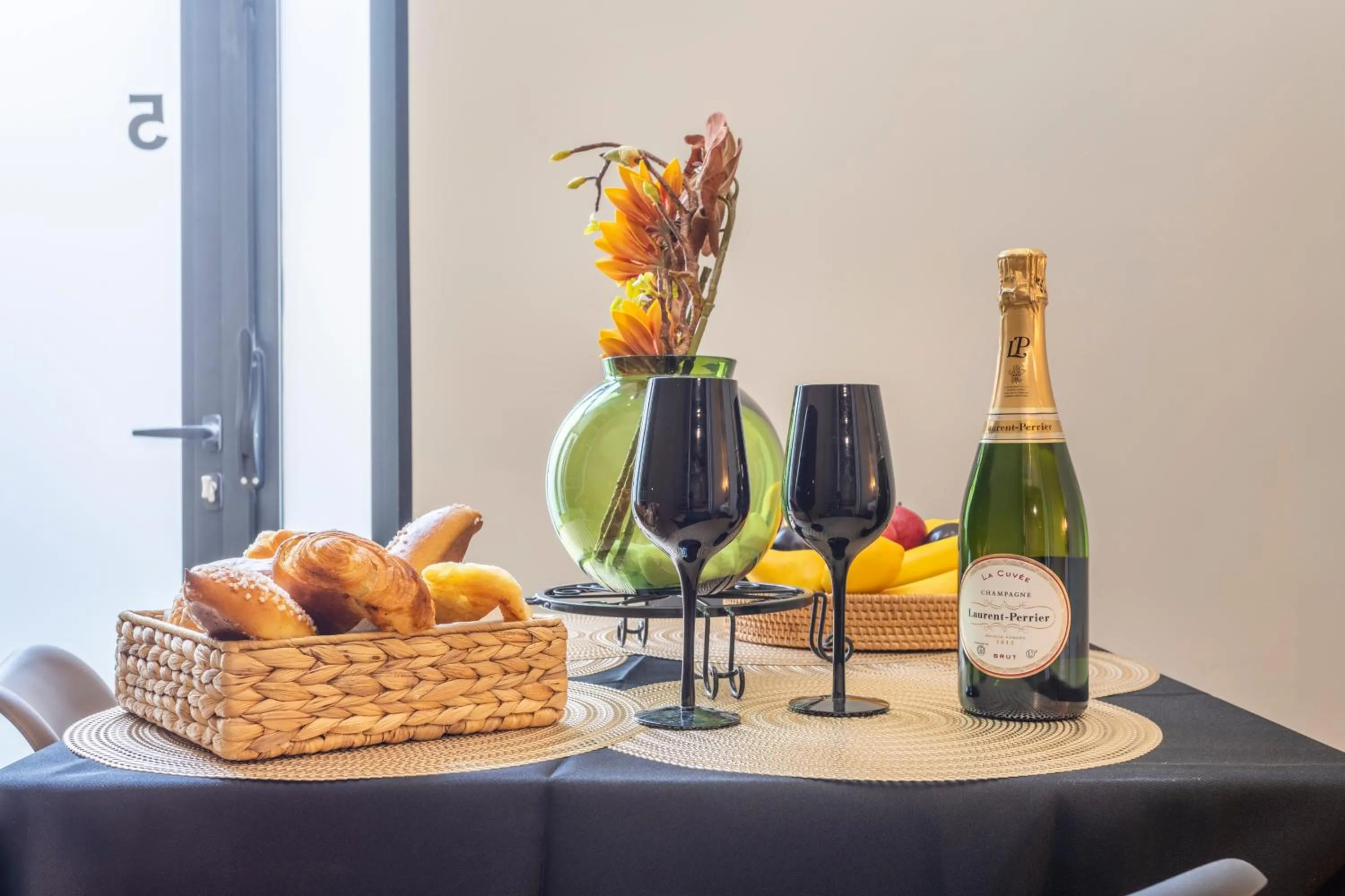 Food and drinks in ADIRA Marseille Montgrand 2 étoiles