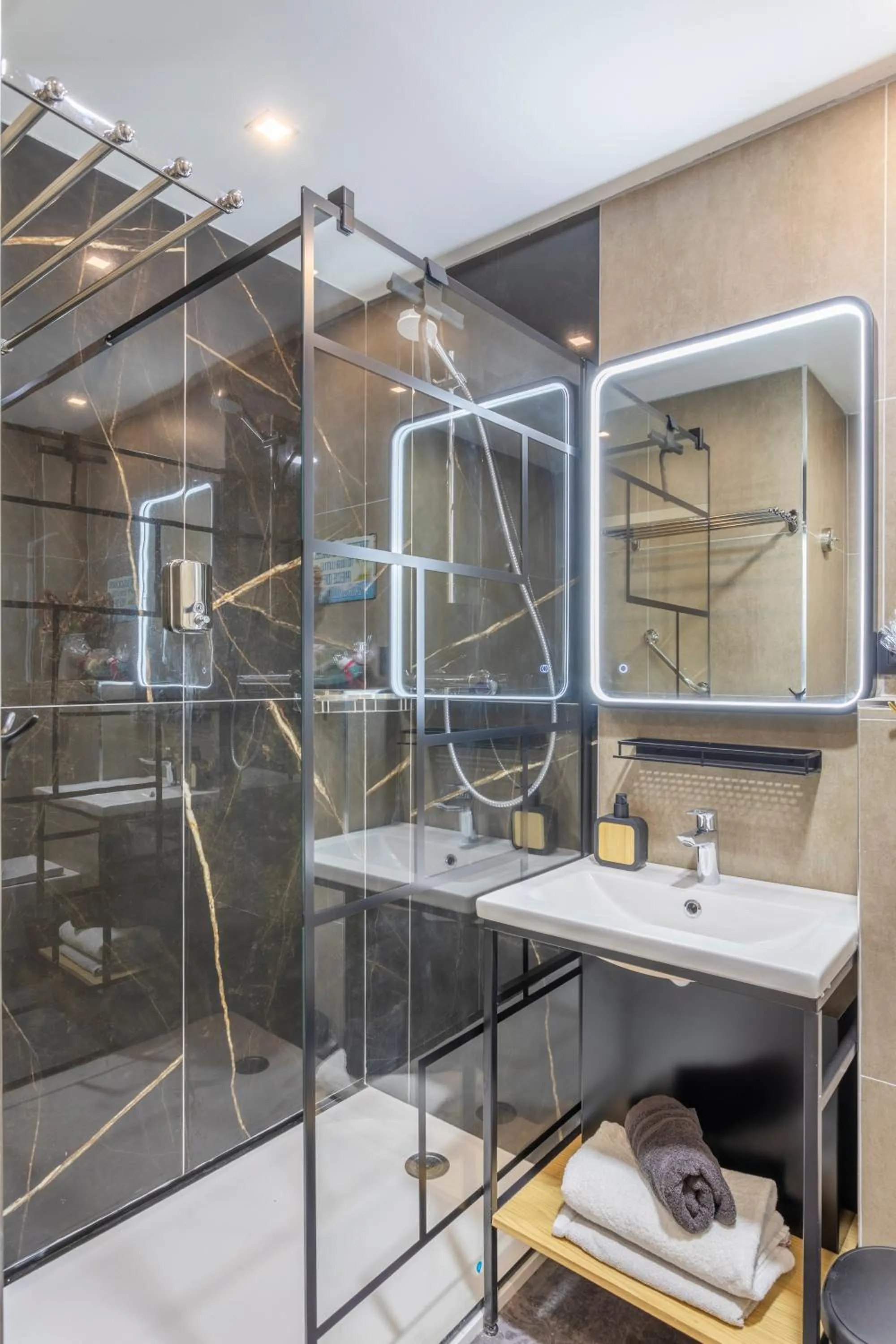 Bathroom in ADIRA Marseille Montgrand 2 étoiles