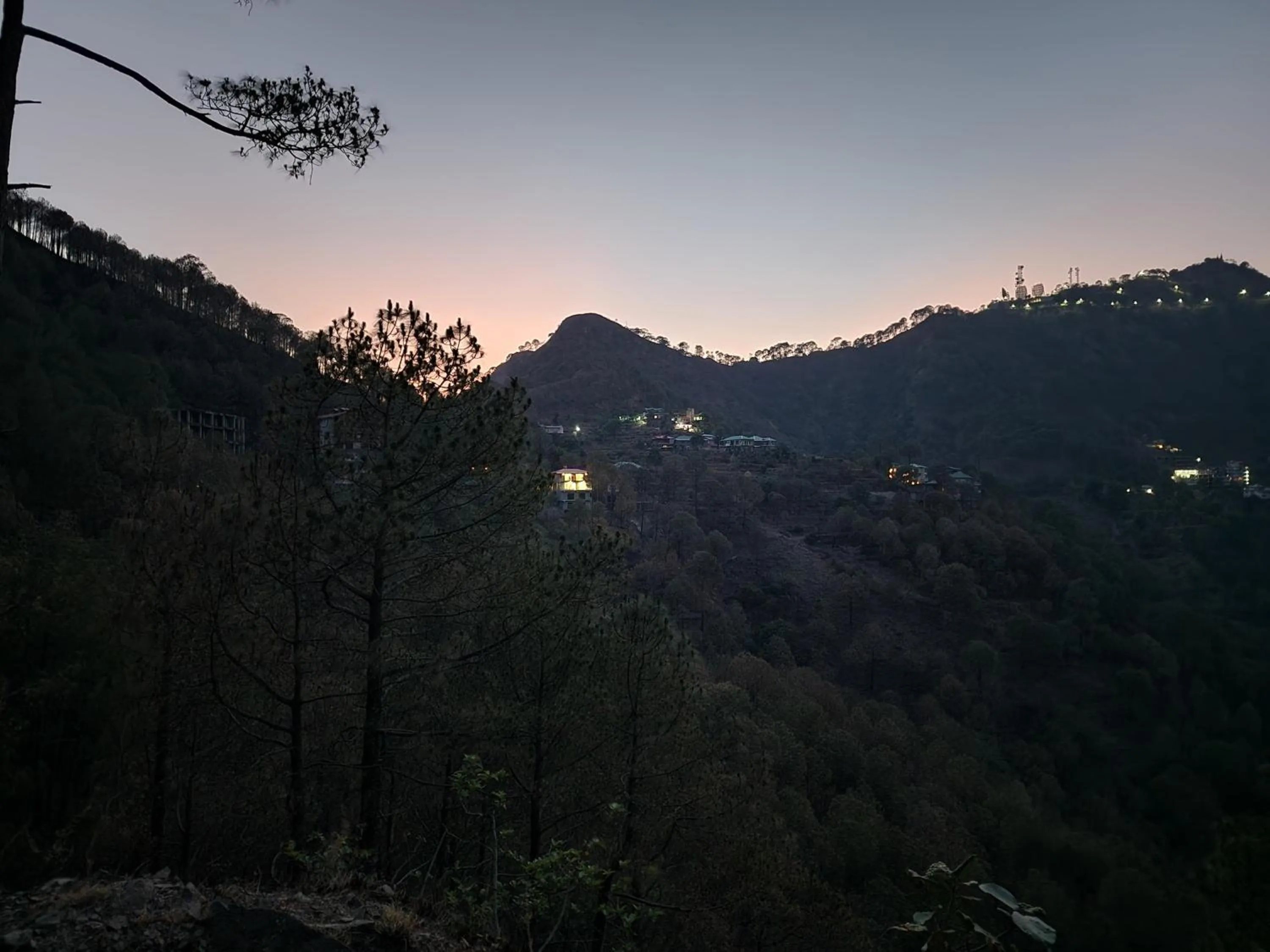 Mountain view in Pihu's Nest Kasauli
