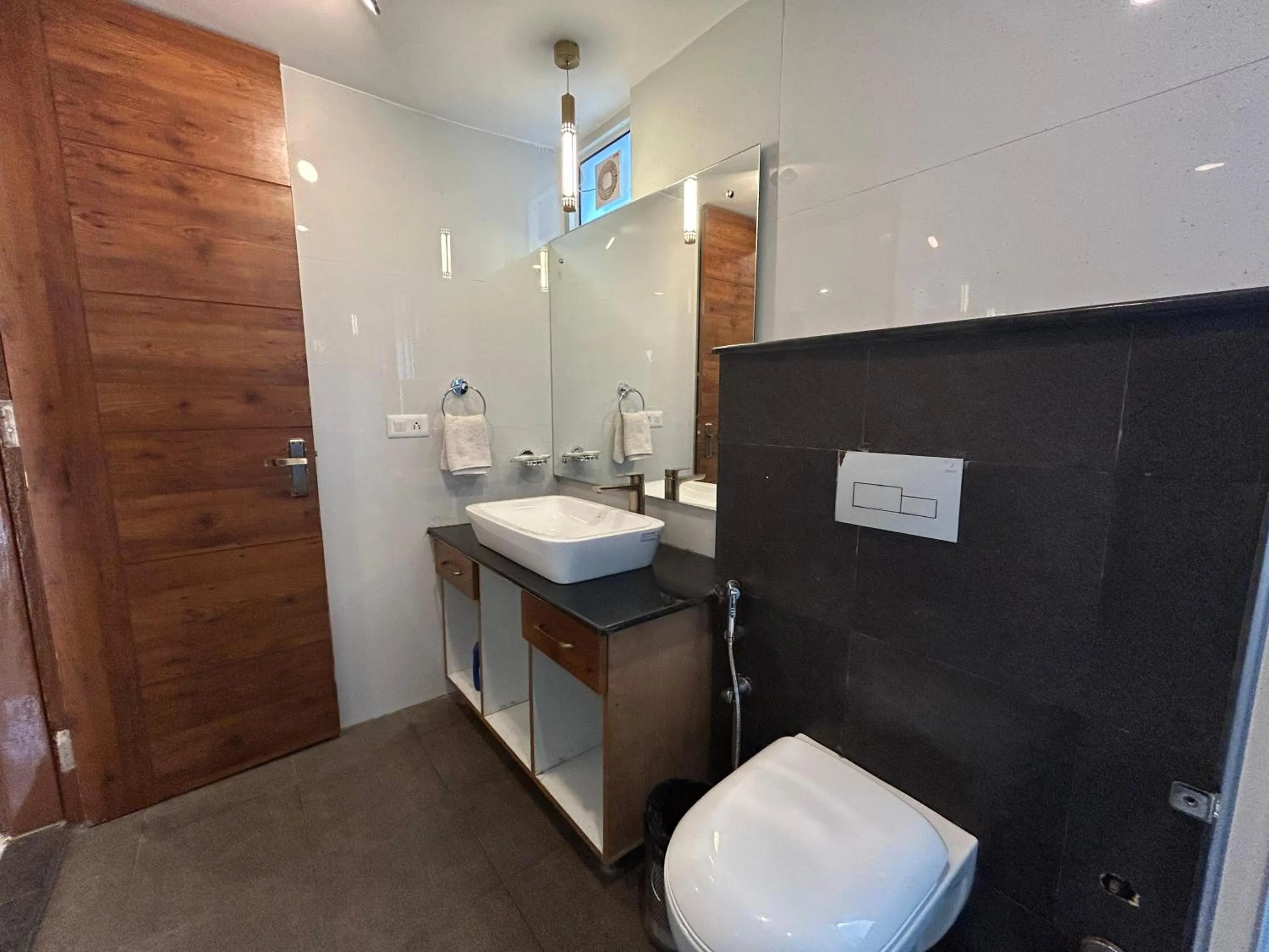 Toilet in Pihu's Nest Kasauli