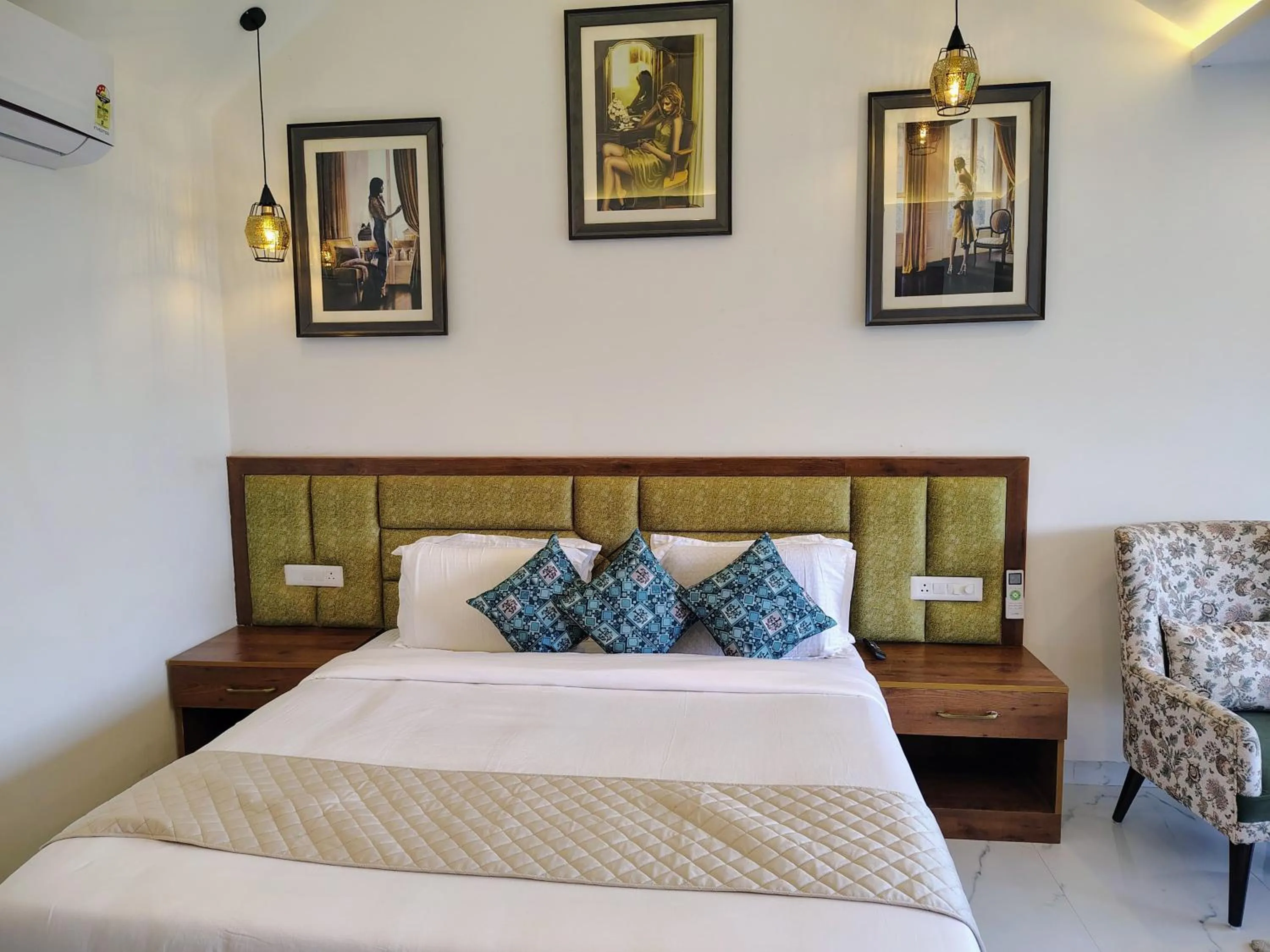 Bed in Pihu's Nest Kasauli