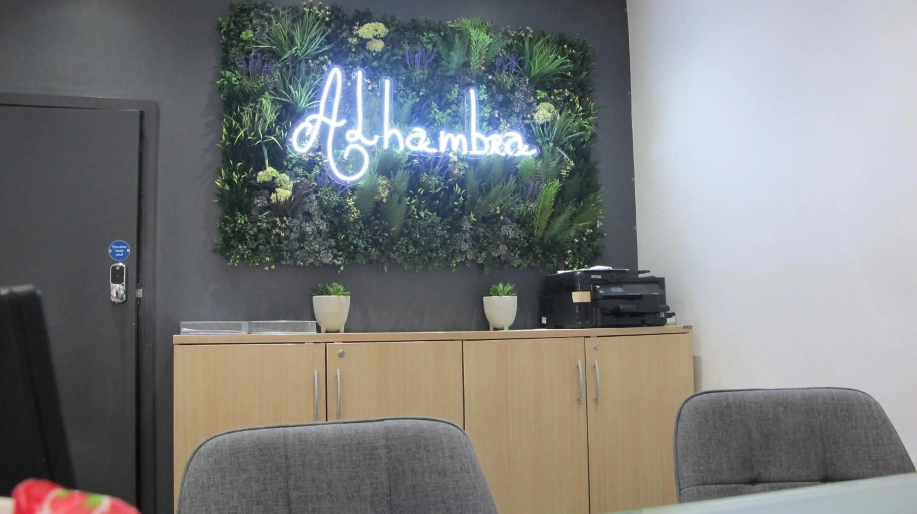 Lobby or reception in Alhambra Hotel