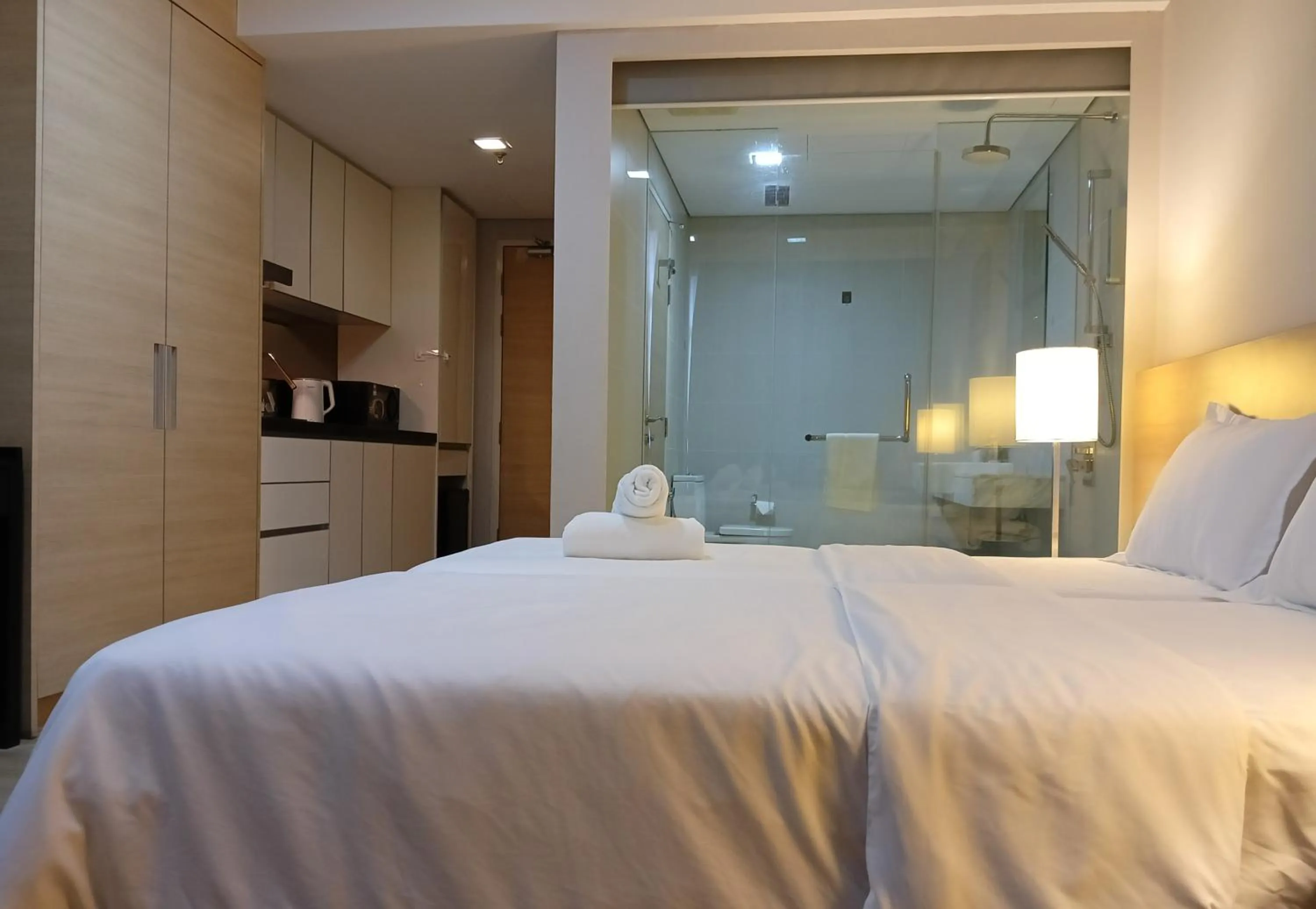 Photo of the whole room, Bed in The Straits Suites by Ciconia