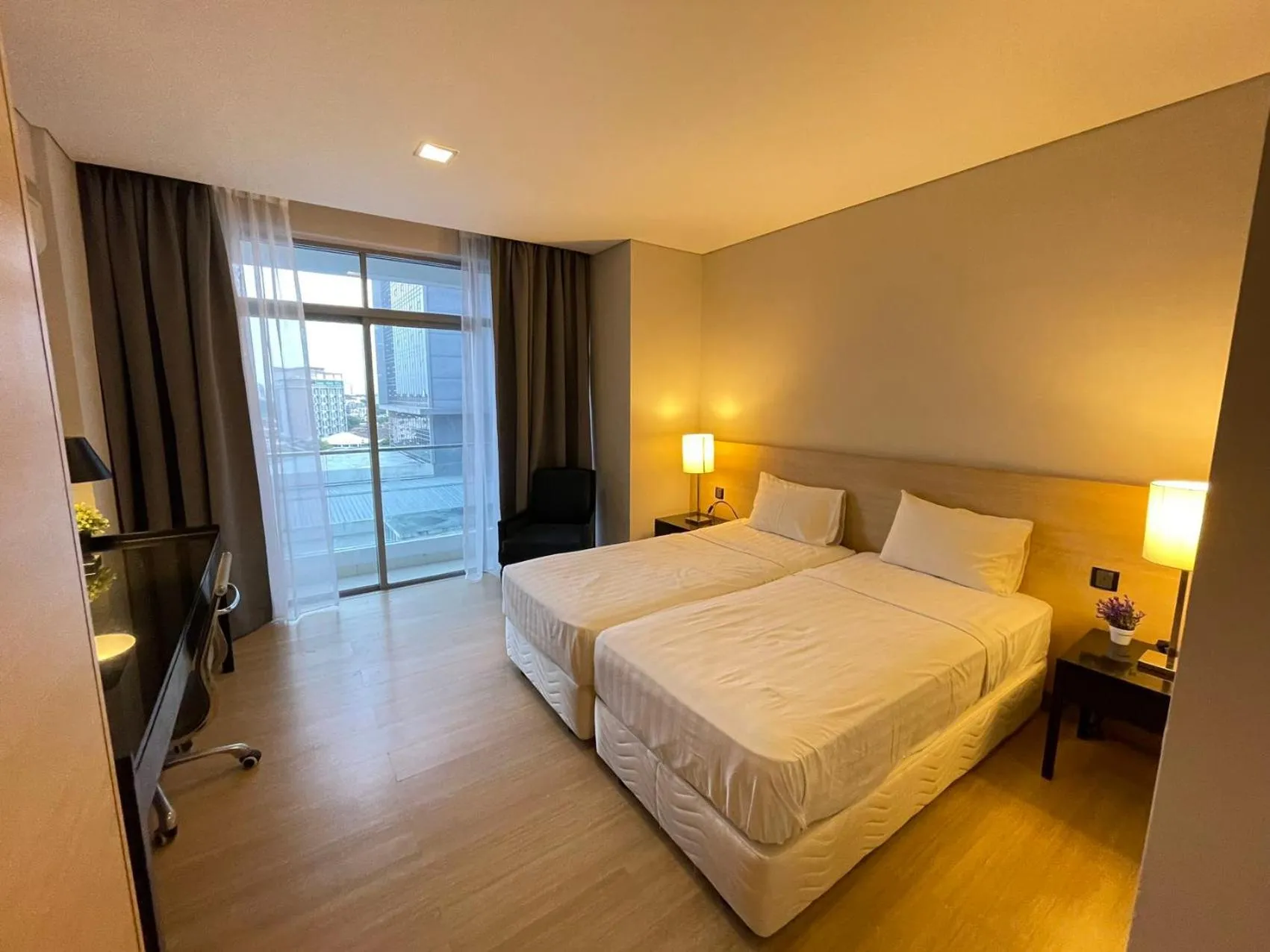 Photo of the whole room, Bed in The Straits Suites by Ciconia