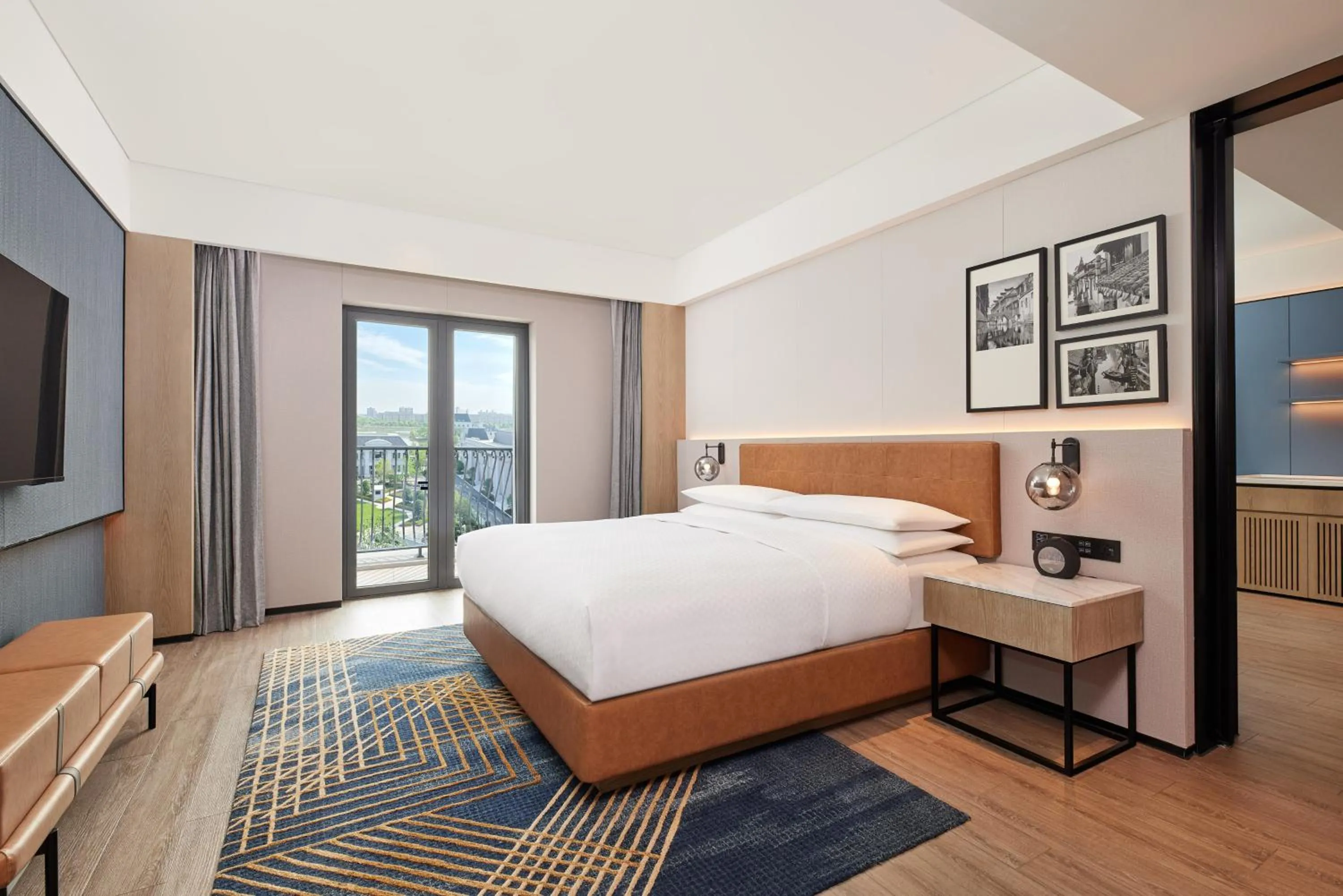 Bedroom, Bed in Four Points by Sheraton Shanghai Fengjing