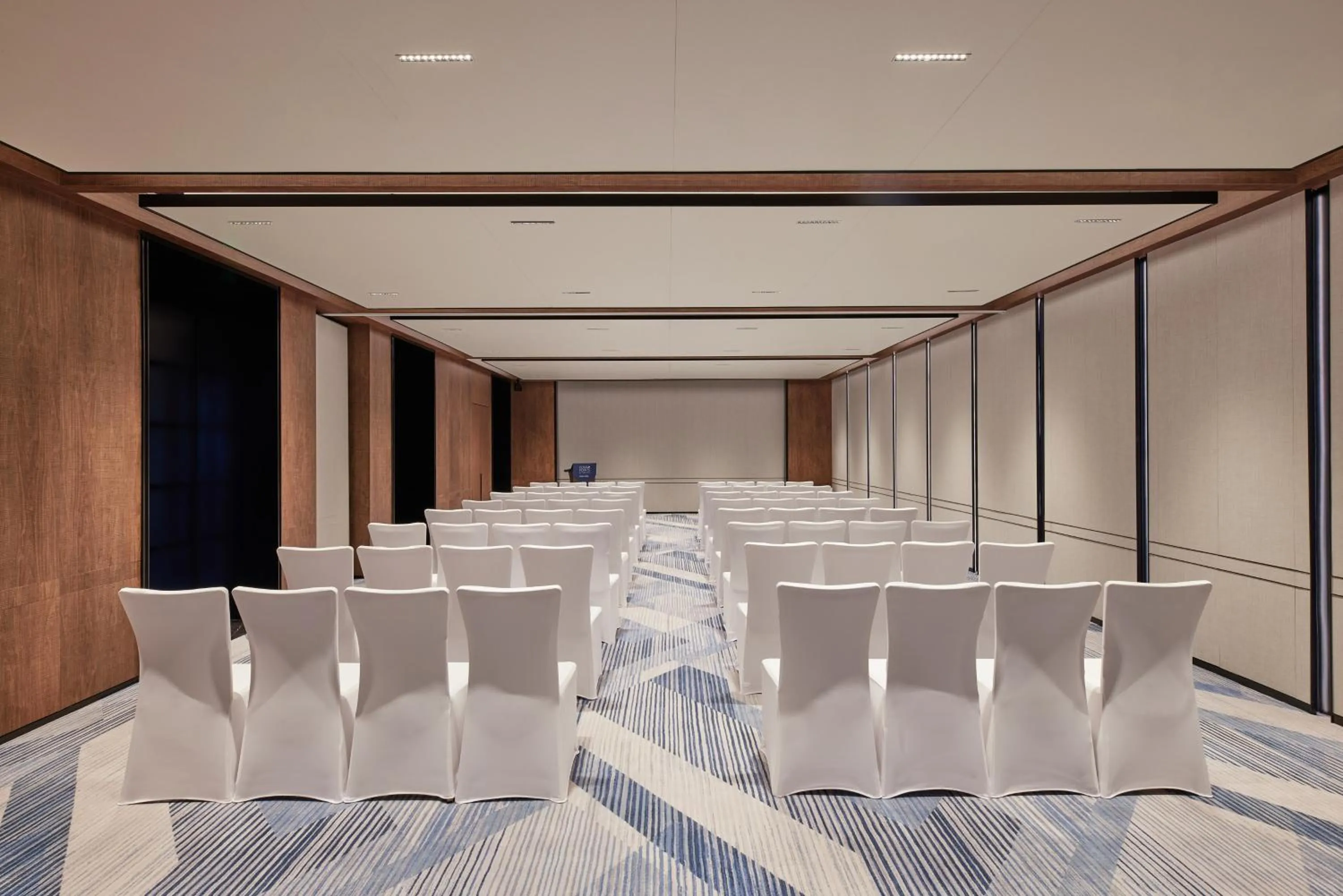 Meeting/conference room in Four Points by Sheraton Shanghai Fengjing