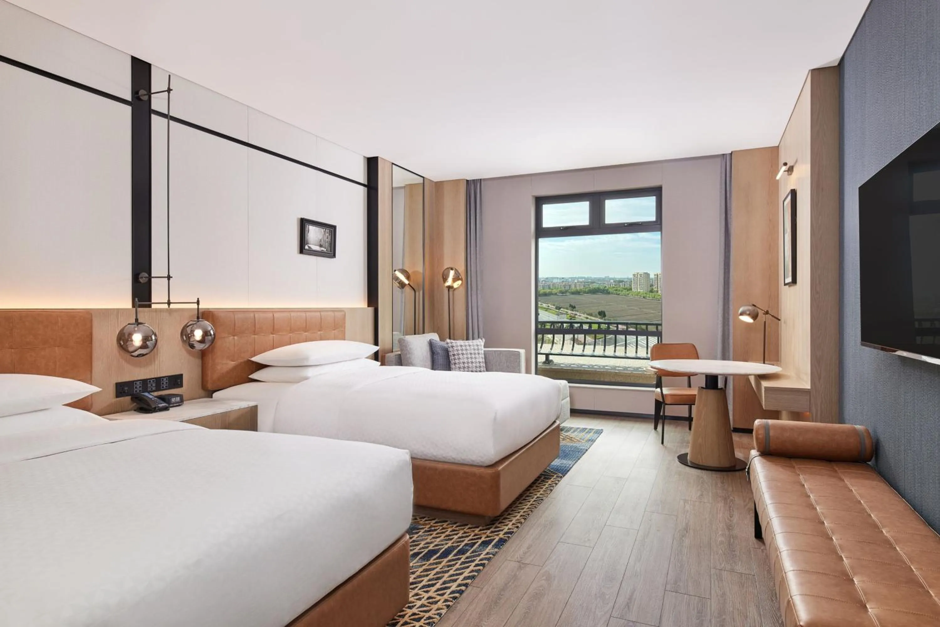 Photo of the whole room, Bed in Four Points by Sheraton Shanghai Fengjing