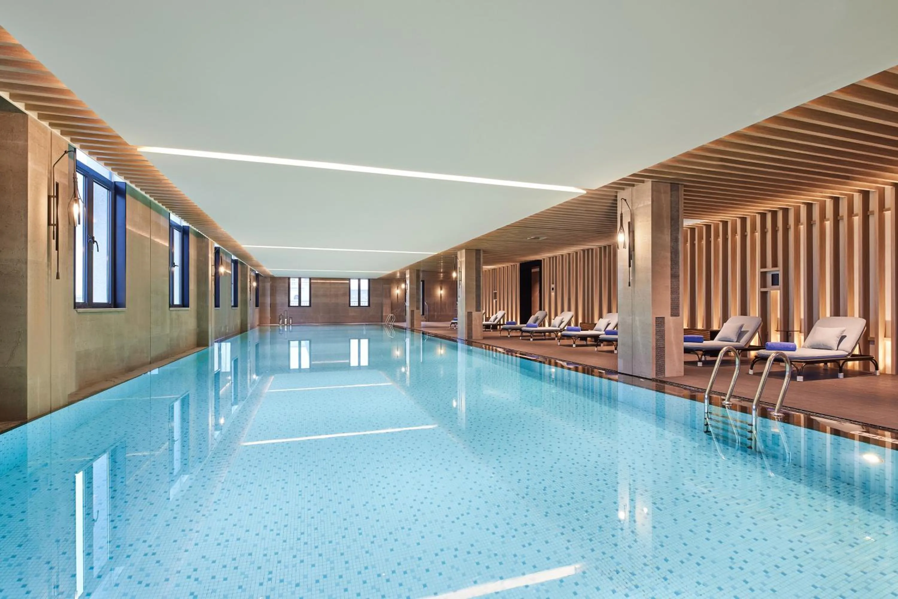 Swimming pool in Four Points by Sheraton Shanghai Fengjing