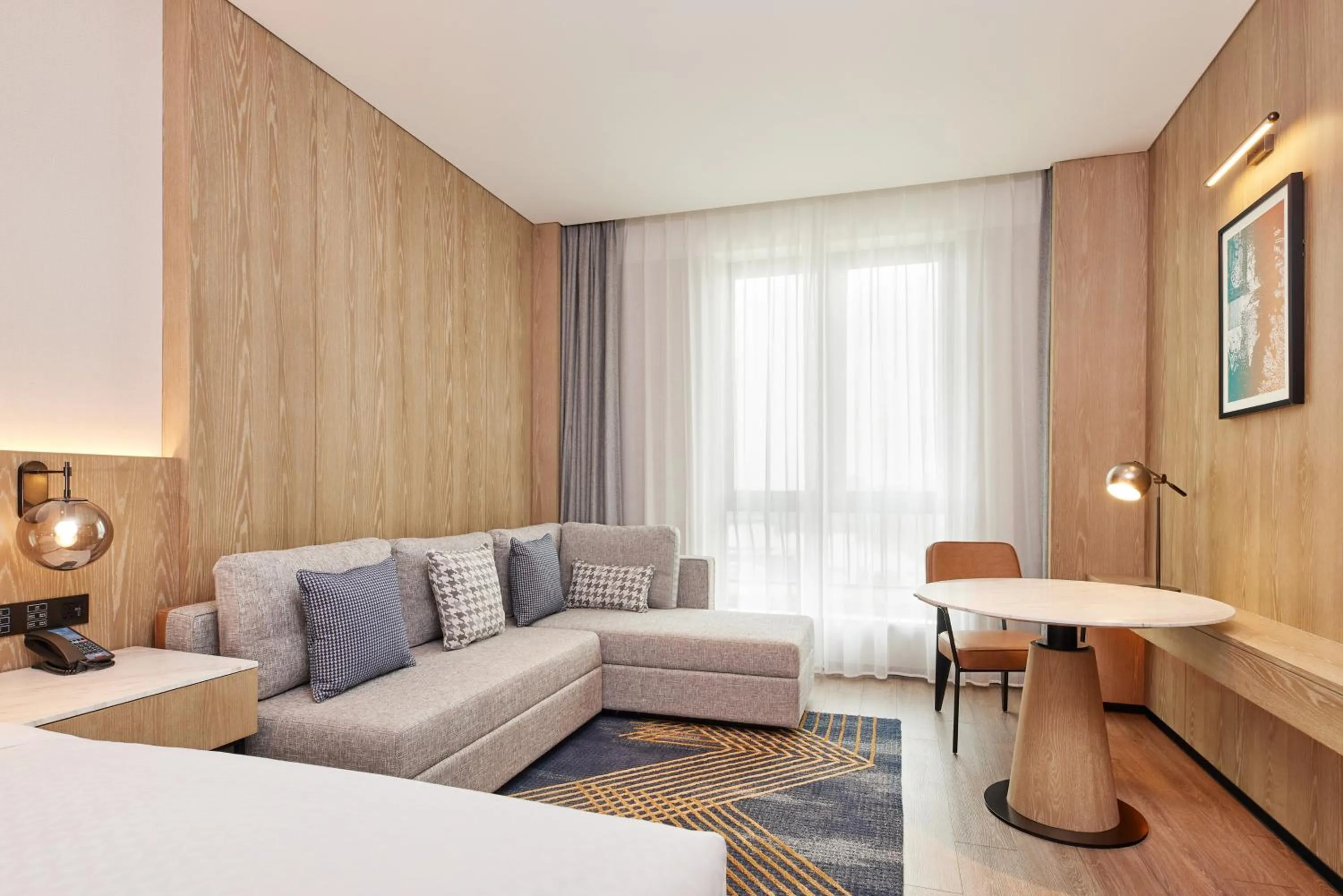 Seating area, Bed in Four Points by Sheraton Shanghai Fengjing