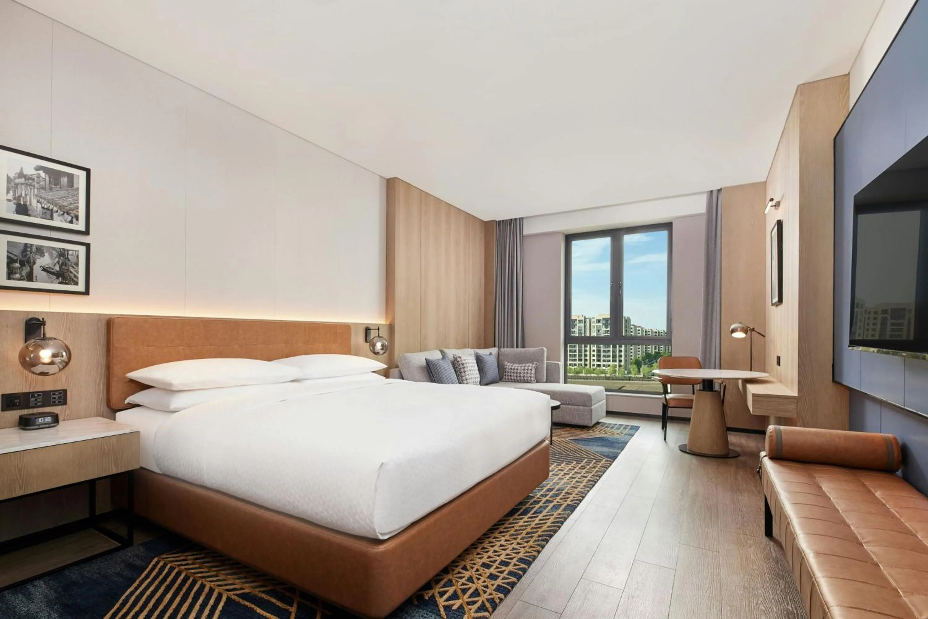 Photo of the whole room, Bed in Four Points by Sheraton Shanghai Fengjing