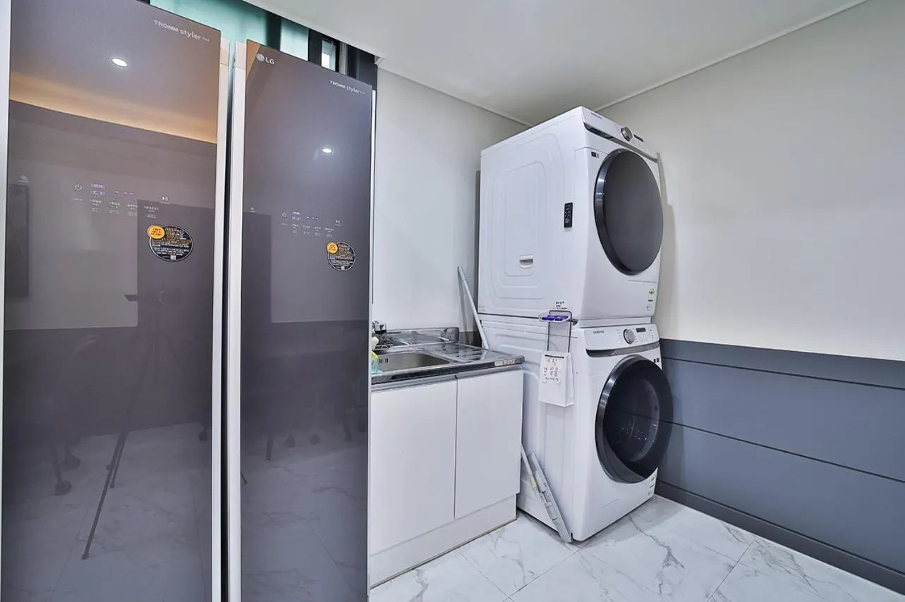 Shower in Hotel Lion