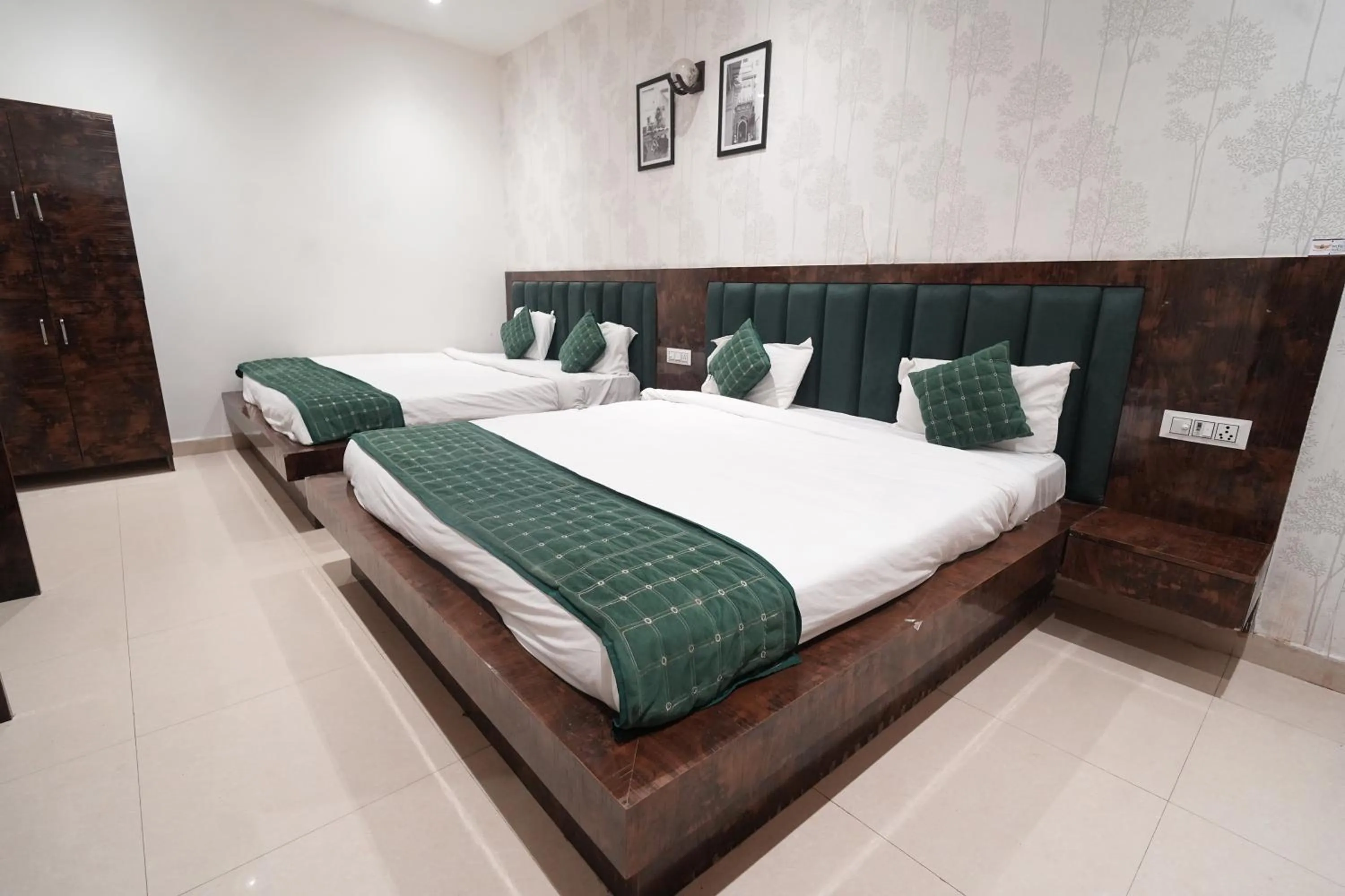 Bed in Hotel Hari Kripa Dham Near Prem Mandir By HRG