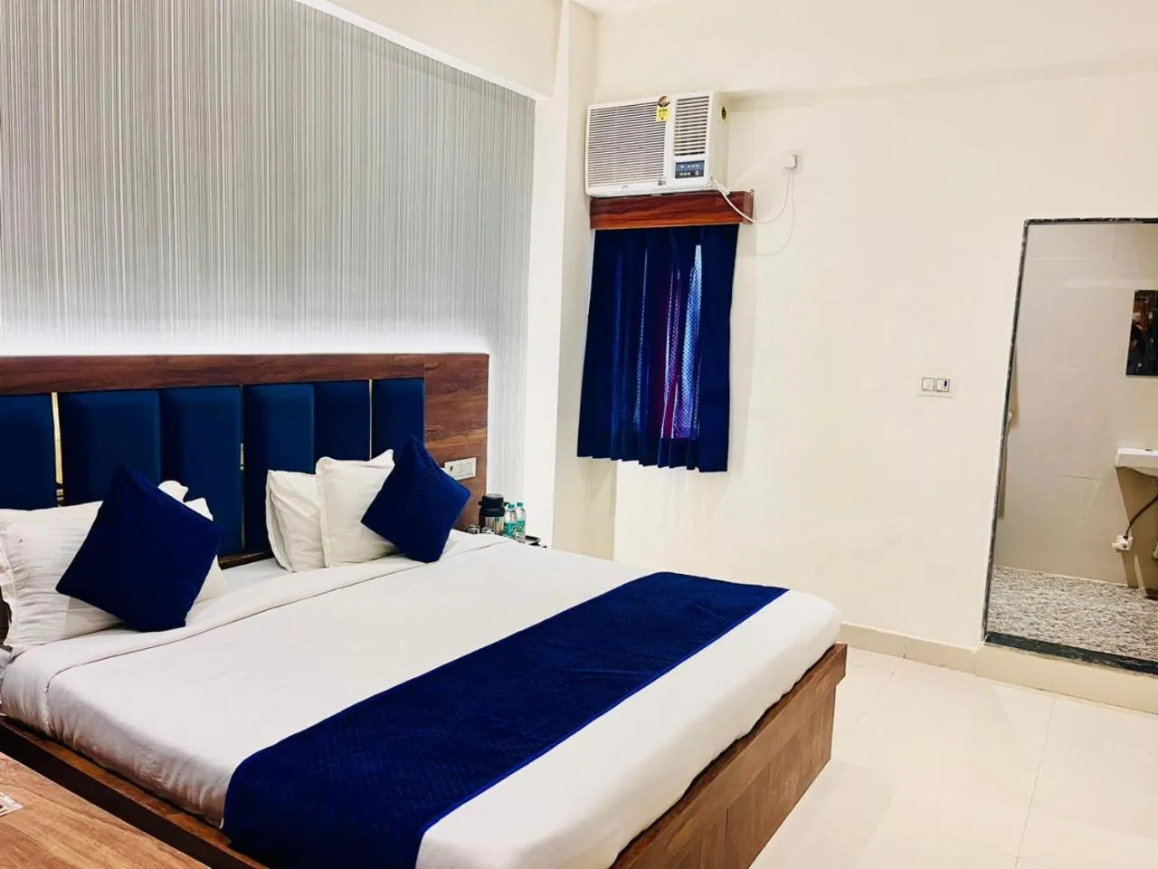 Bed in Hotel Hari Kripa Dham Near Prem Mandir By HRG