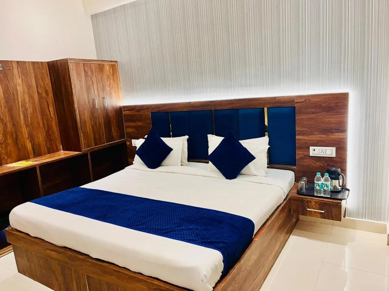 Bed in Hotel Hari Kripa Dham Near Prem Mandir By HRG