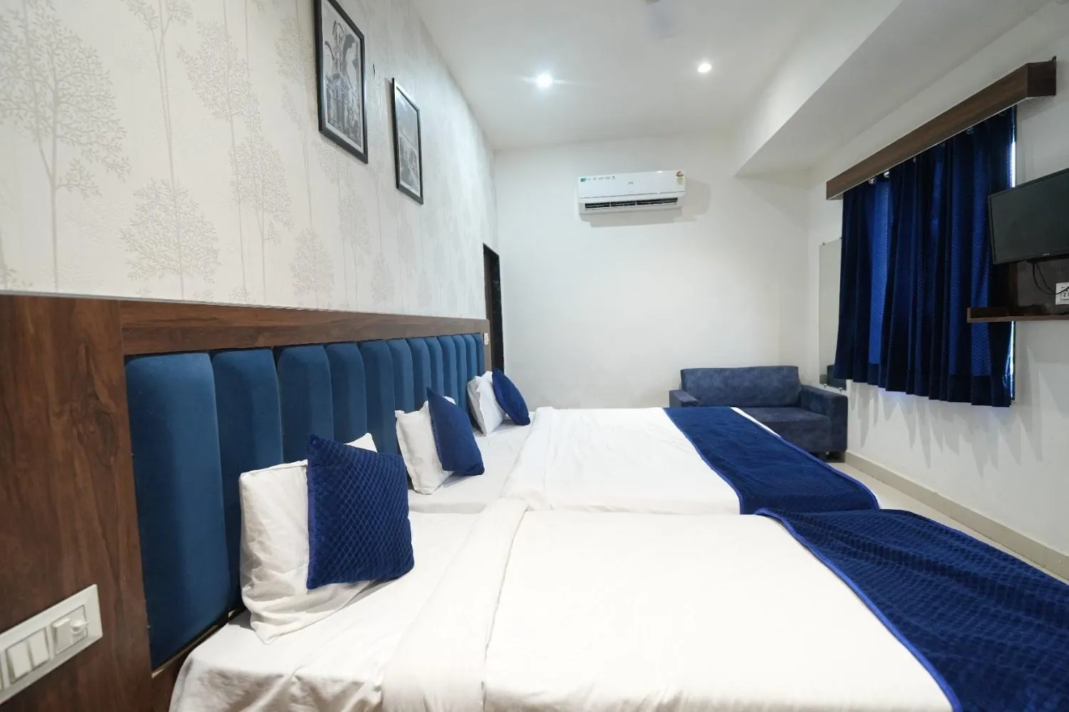 Bed in Hotel Hari Kripa Dham Near Prem Mandir By HRG