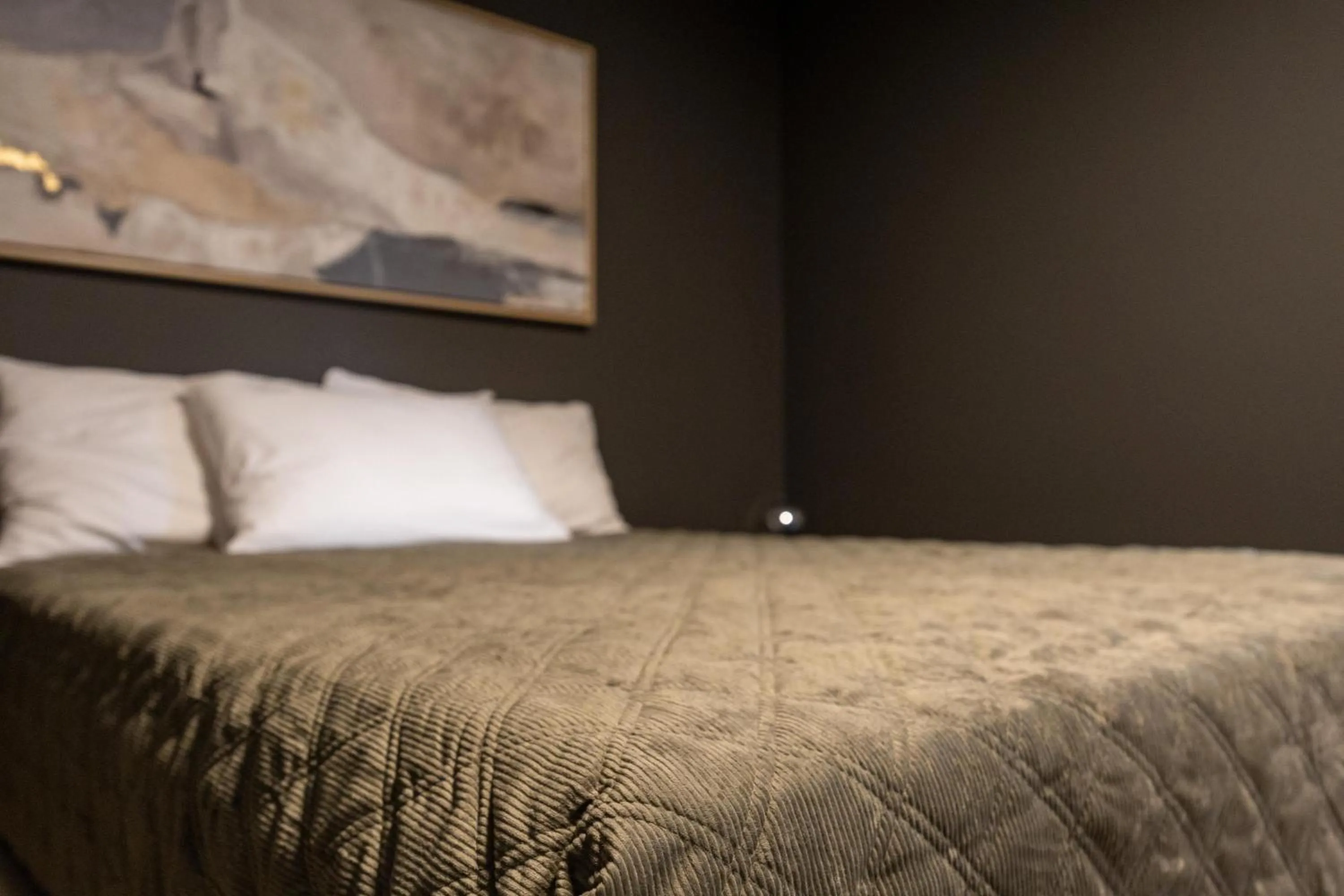 Bed in Florø Apartments Hotell