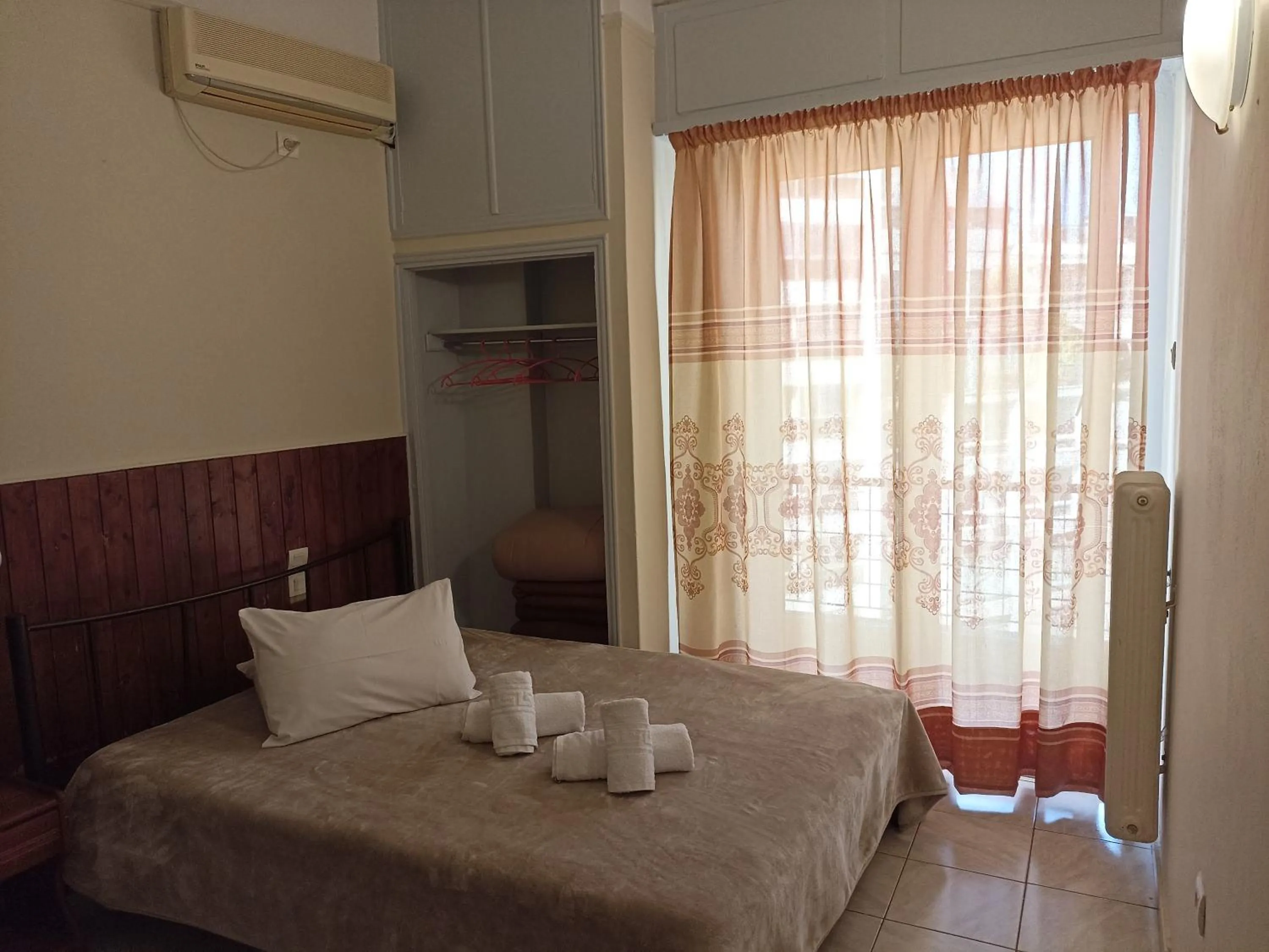 Photo of the whole room, Bed in Elite Hotel