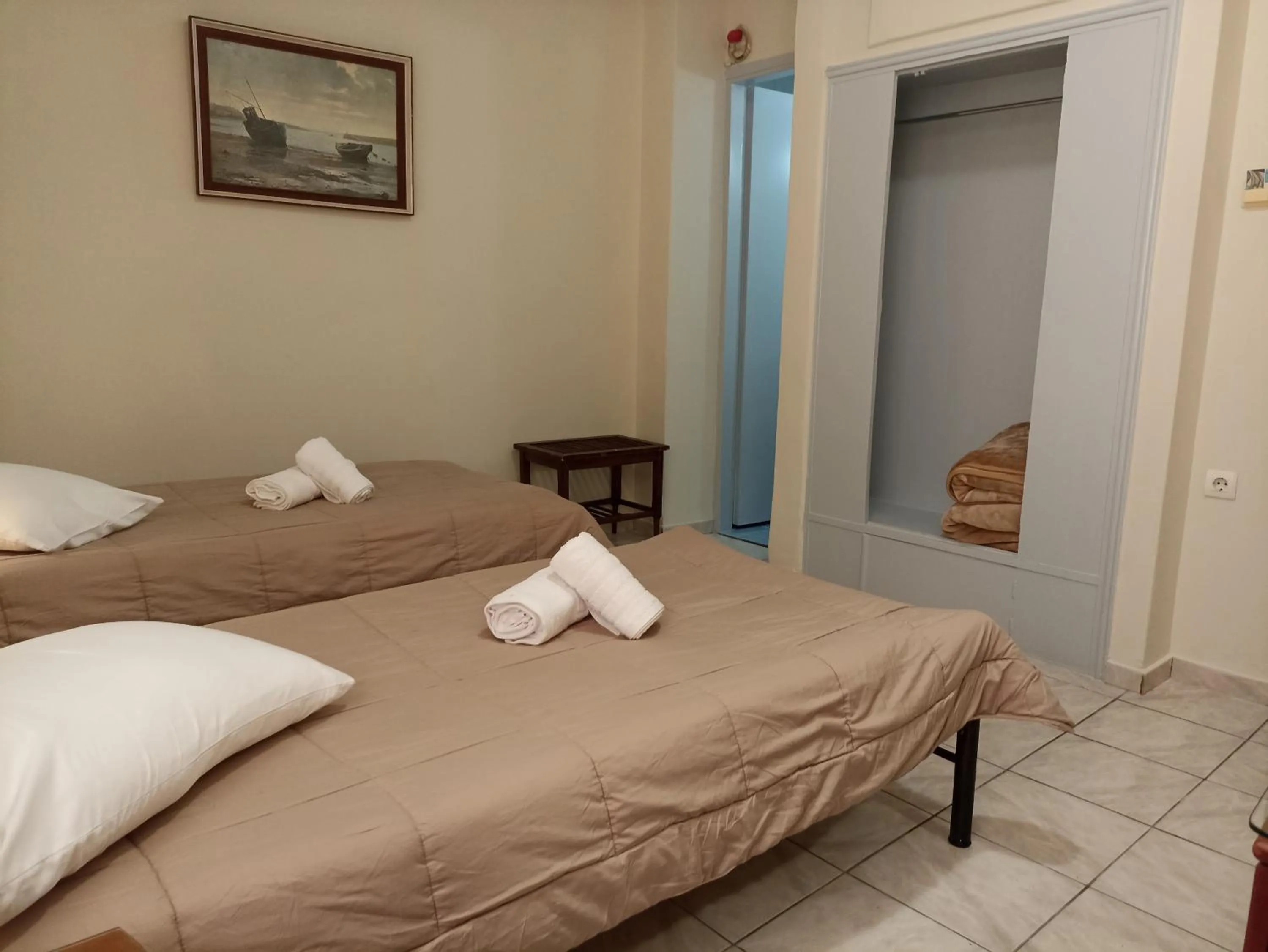 Photo of the whole room, Bed in Elite Hotel