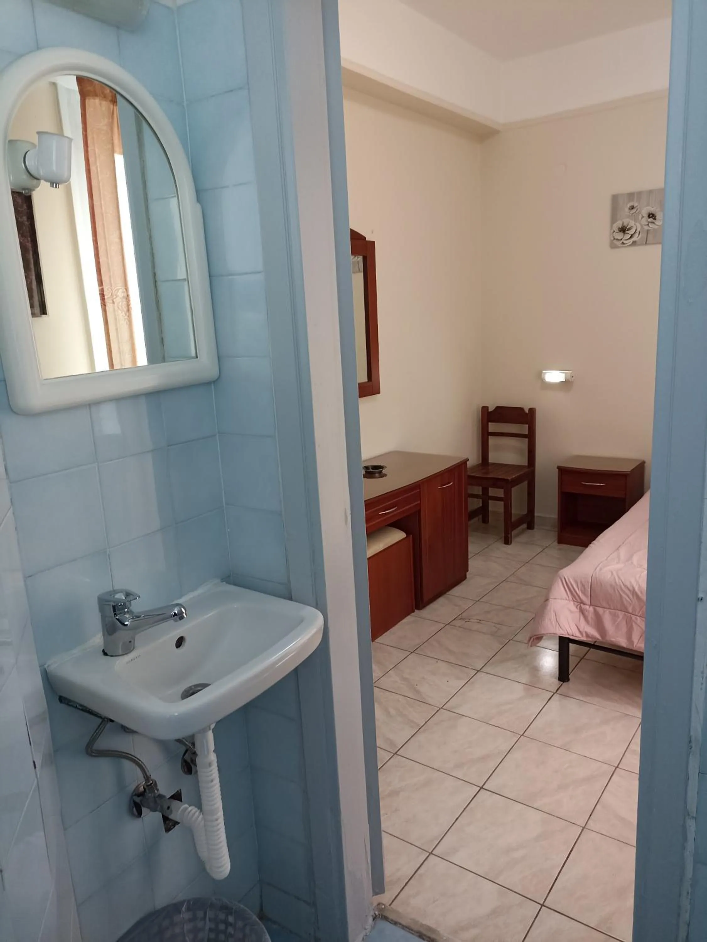 Photo of the whole room, Bed in Elite Hotel