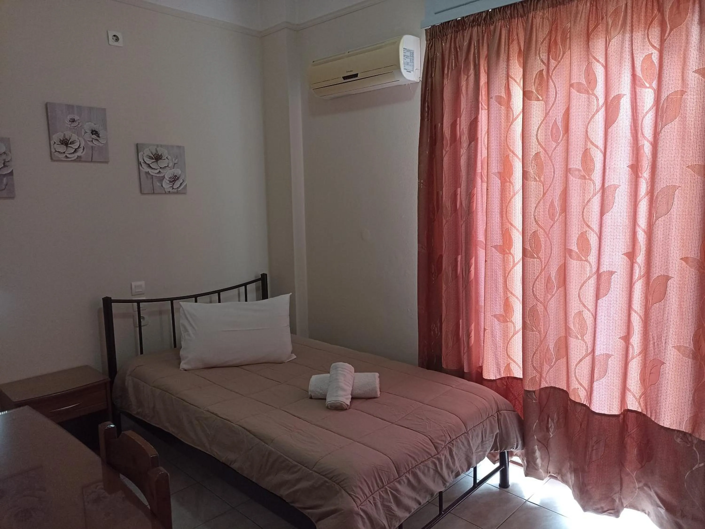 Photo of the whole room, Bed in Elite Hotel