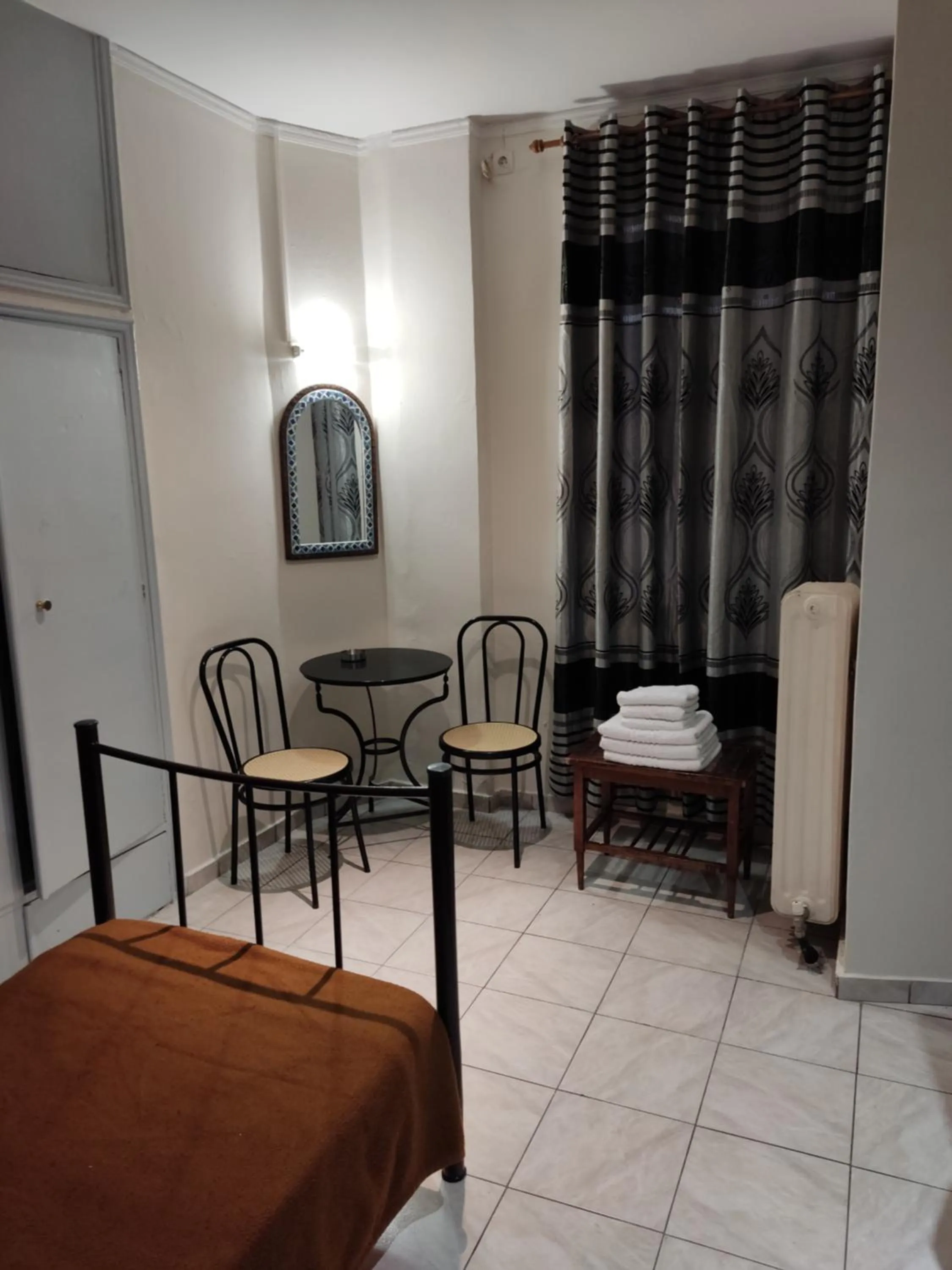 Photo of the whole room in Elite Hotel