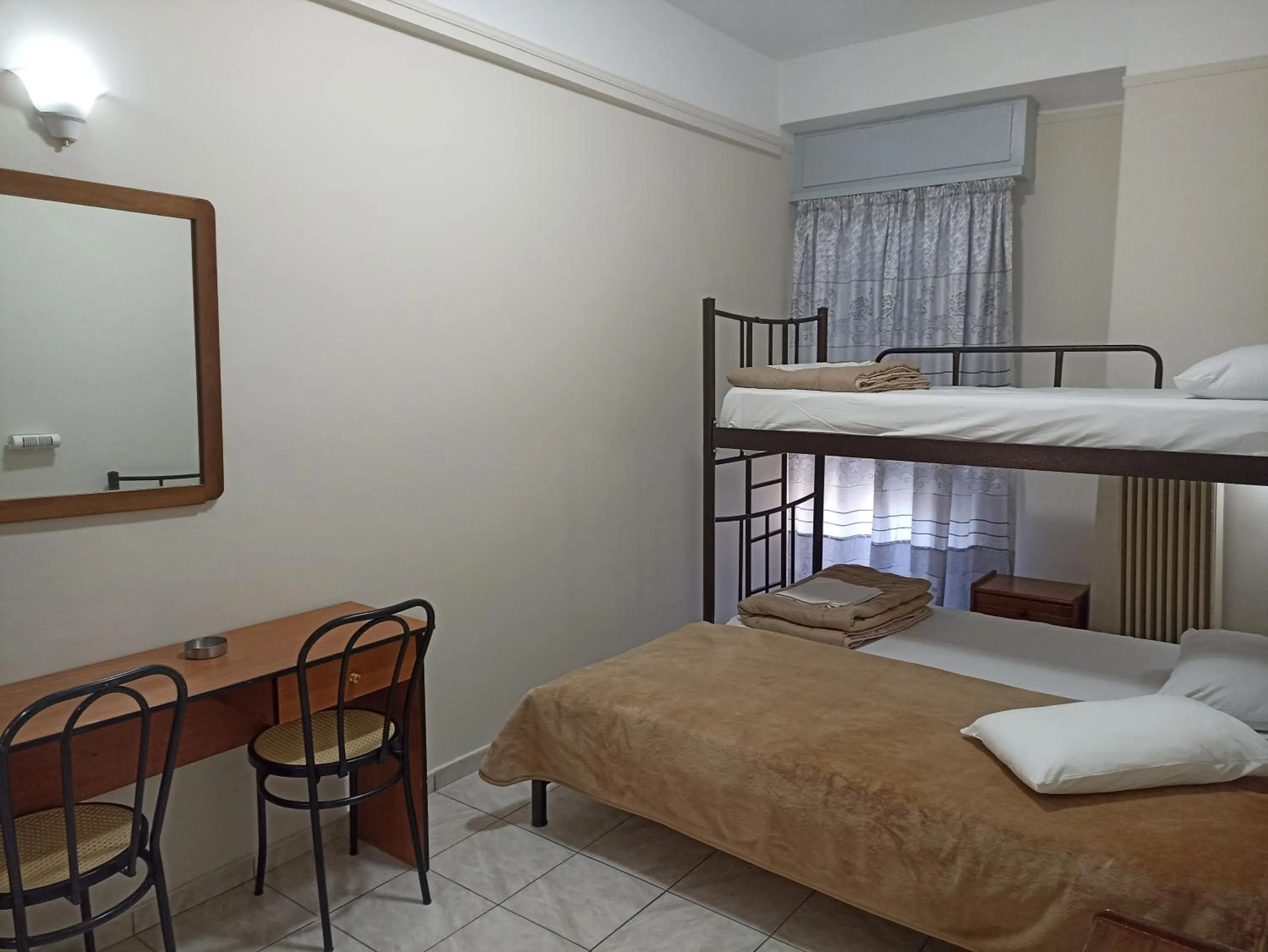 Photo of the whole room, Bed in Elite Hotel