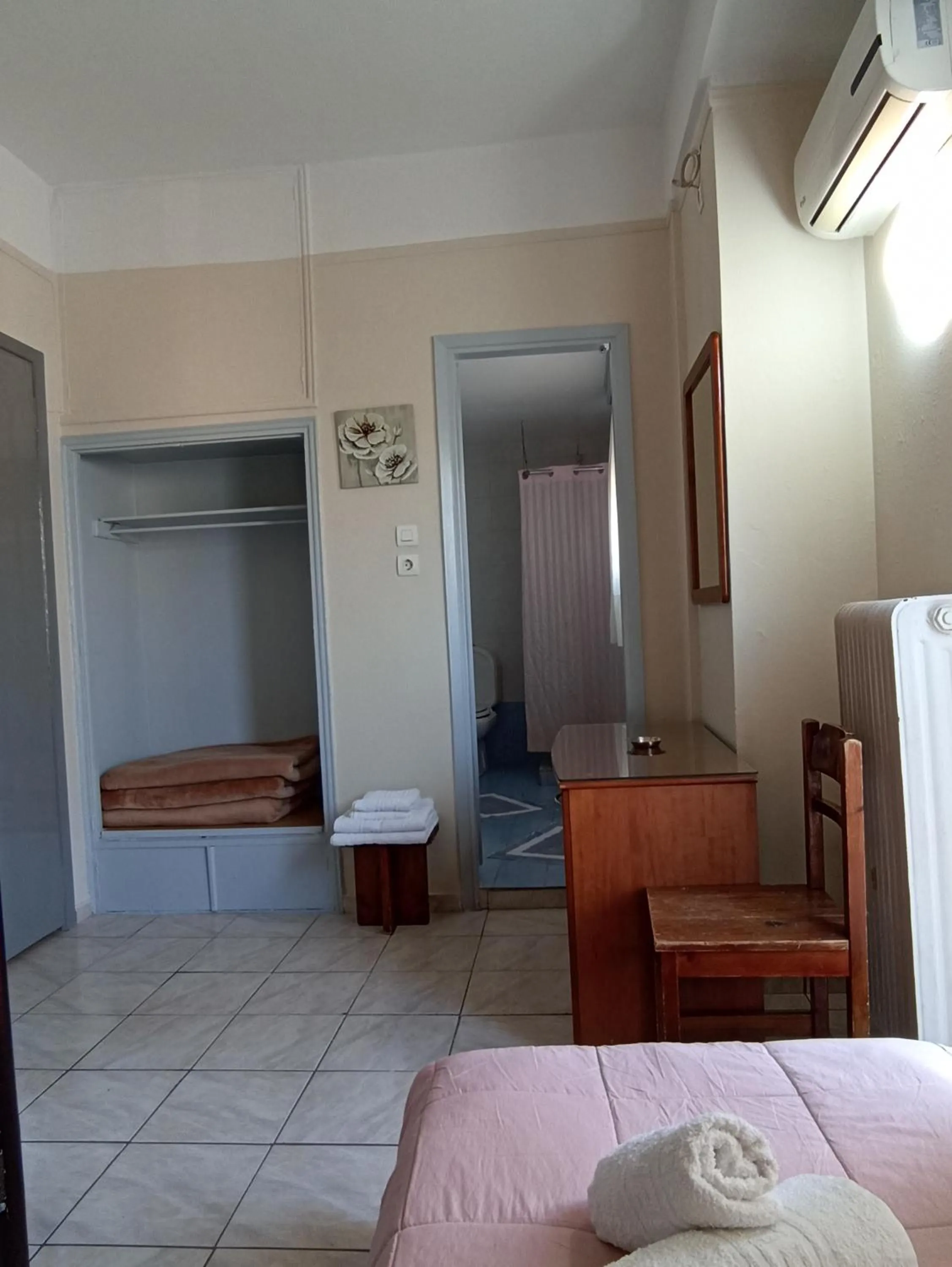 Photo of the whole room, Bed in Elite Hotel