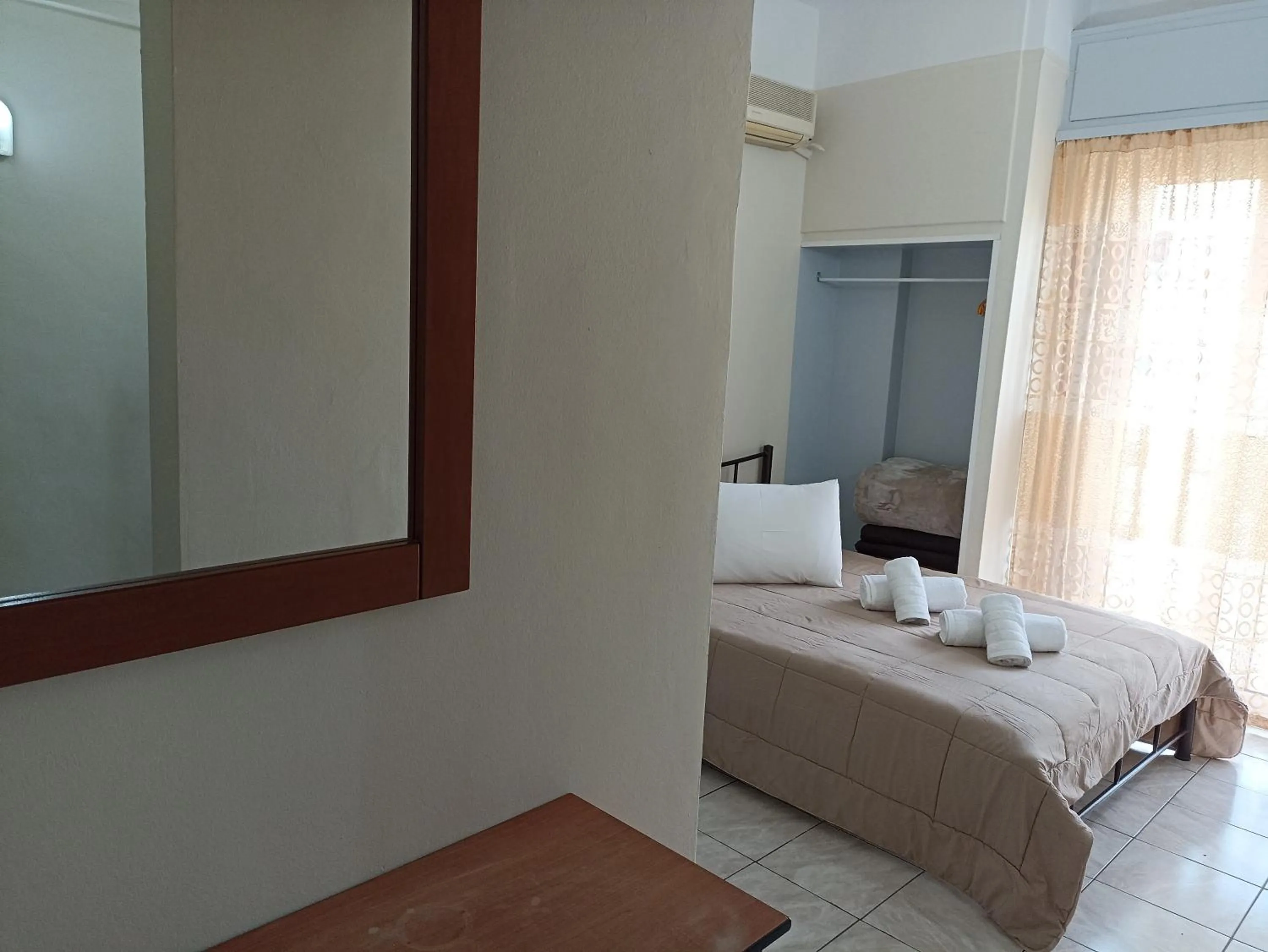 Photo of the whole room, Bed in Elite Hotel