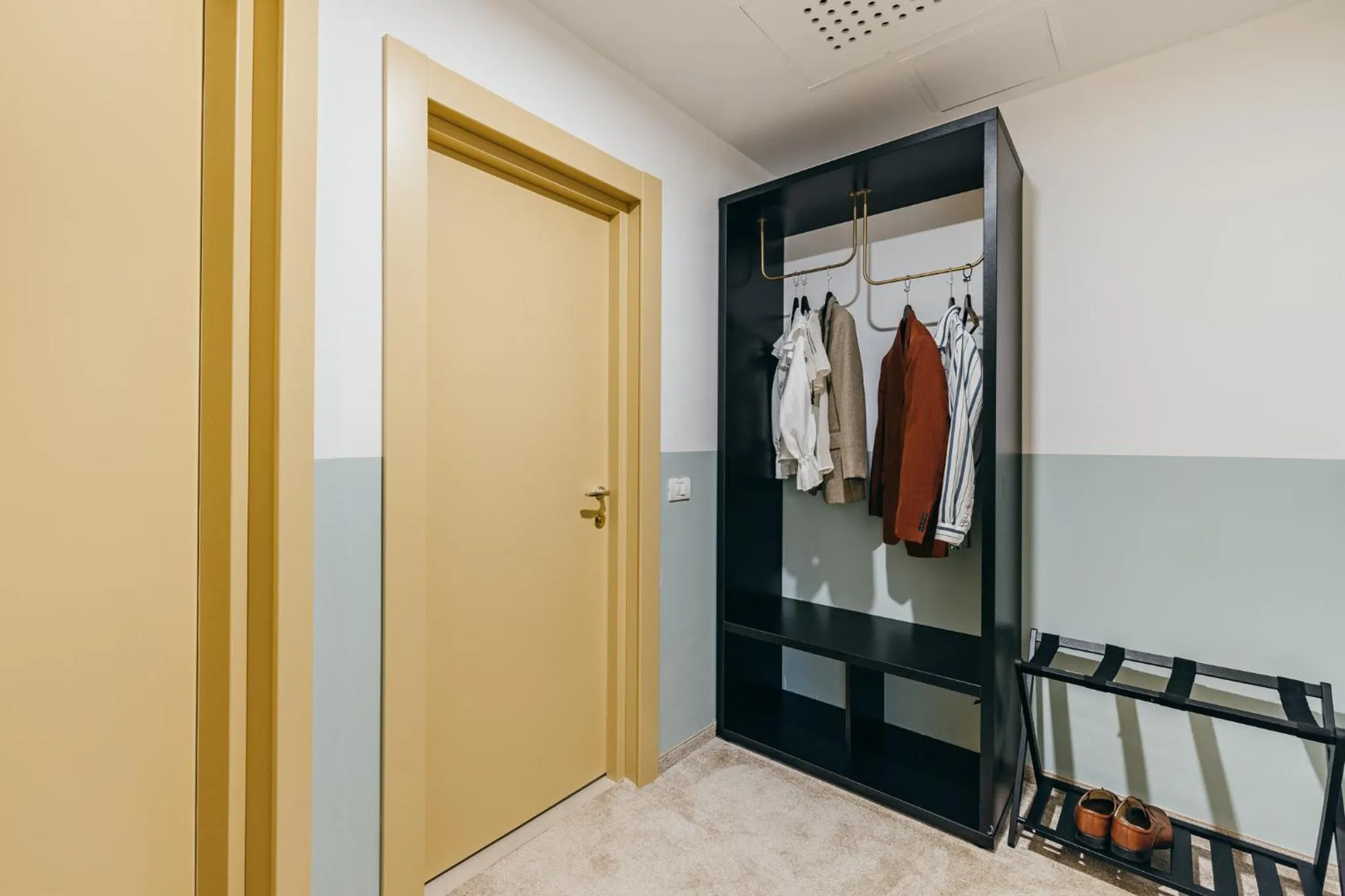 wardrobe in HOTEL AGORA Mures