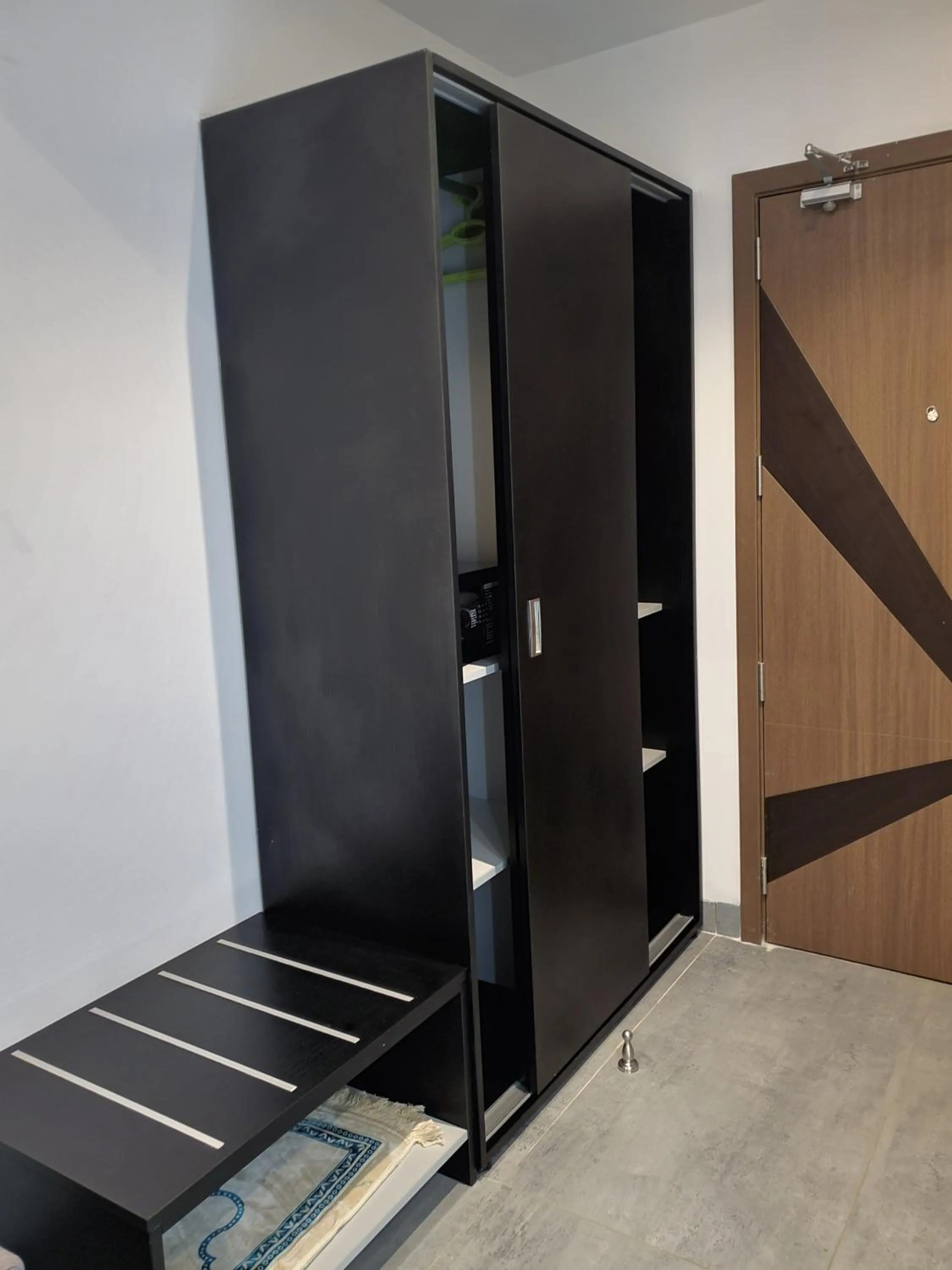 wardrobe in Baraka Tower Hotel