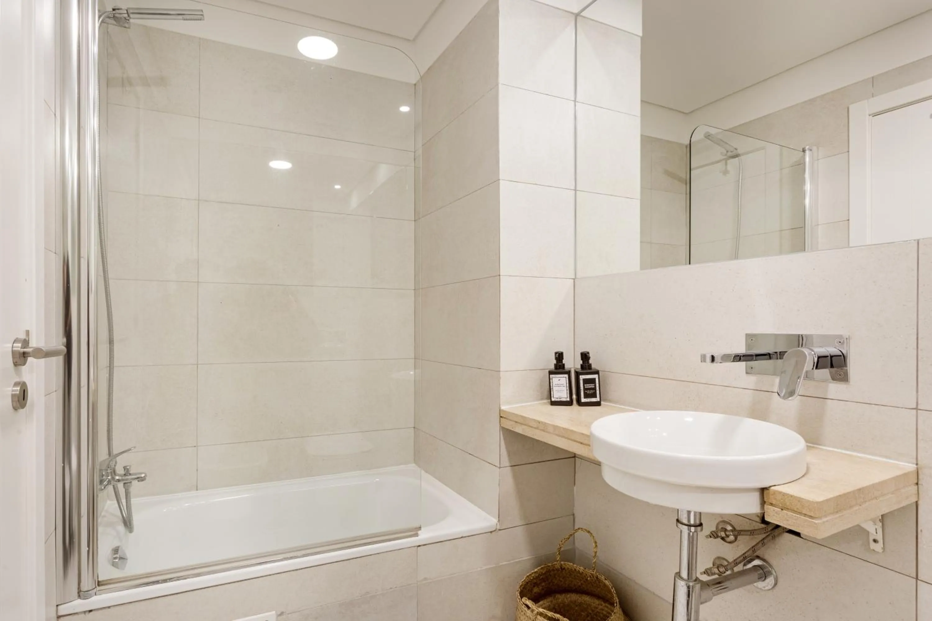 Shower in Atalaia Prime Apartments at Bairro Alto