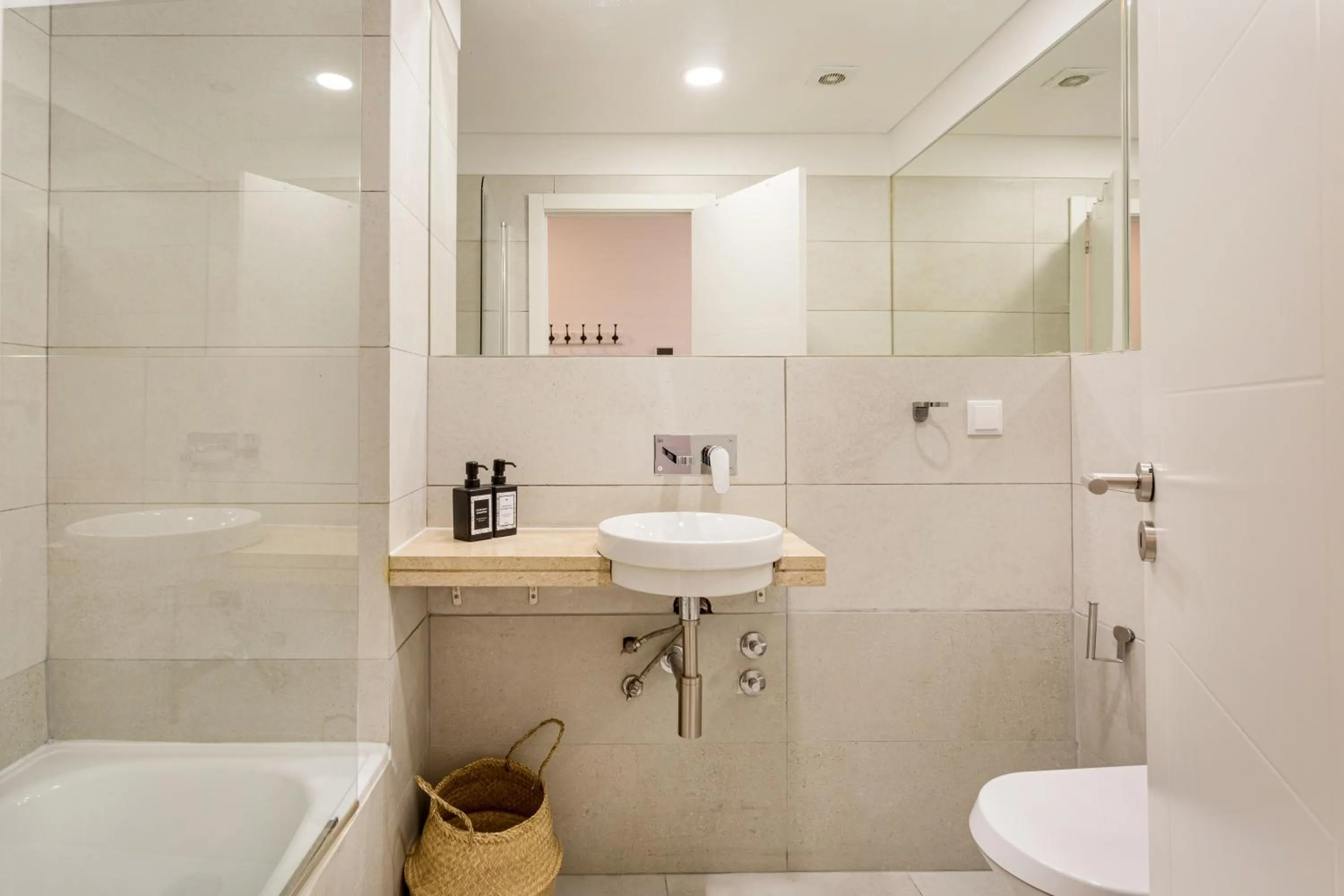 Shower in Atalaia Prime Apartments at Bairro Alto