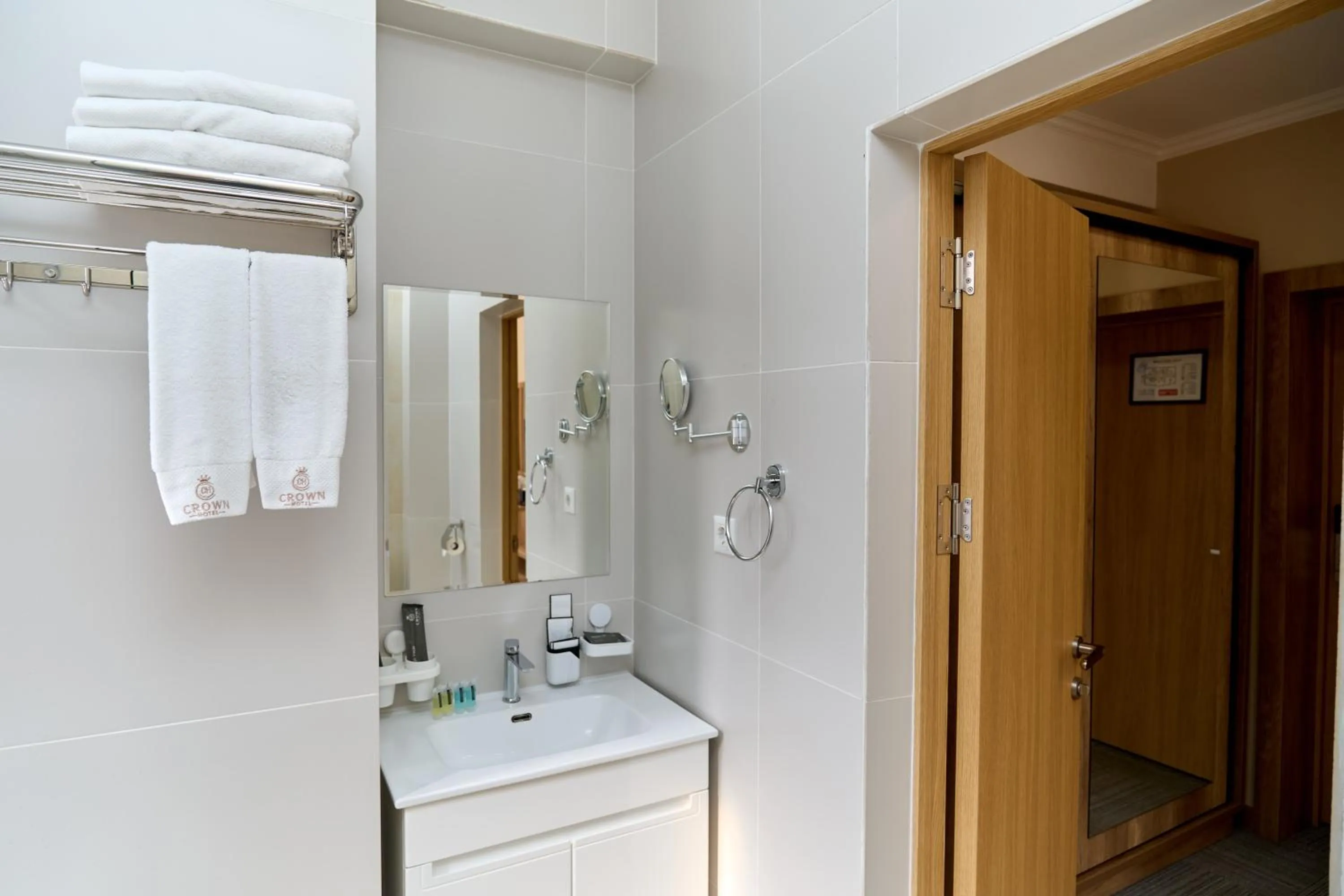 Shower in Crown Hotel