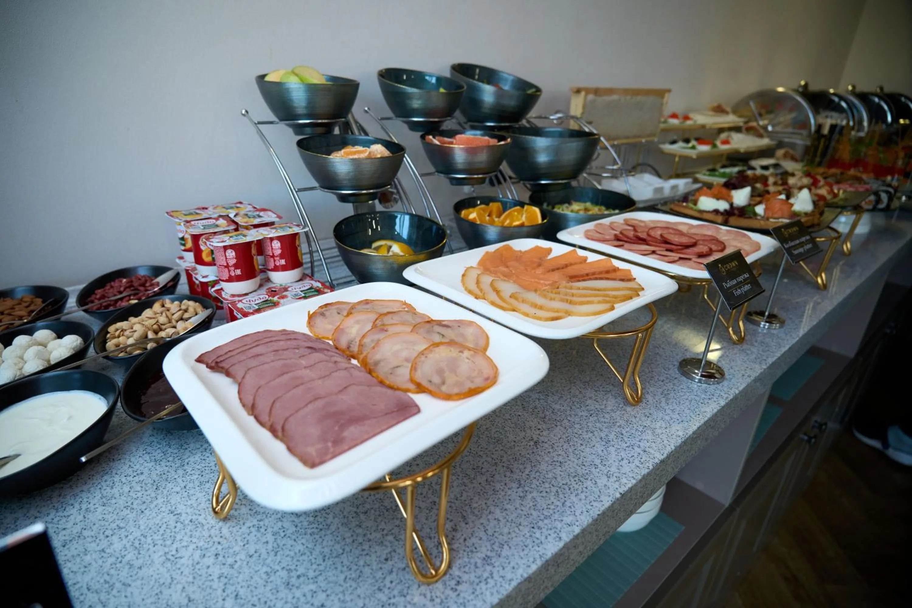 Restaurant/places to eat in Crown Hotel