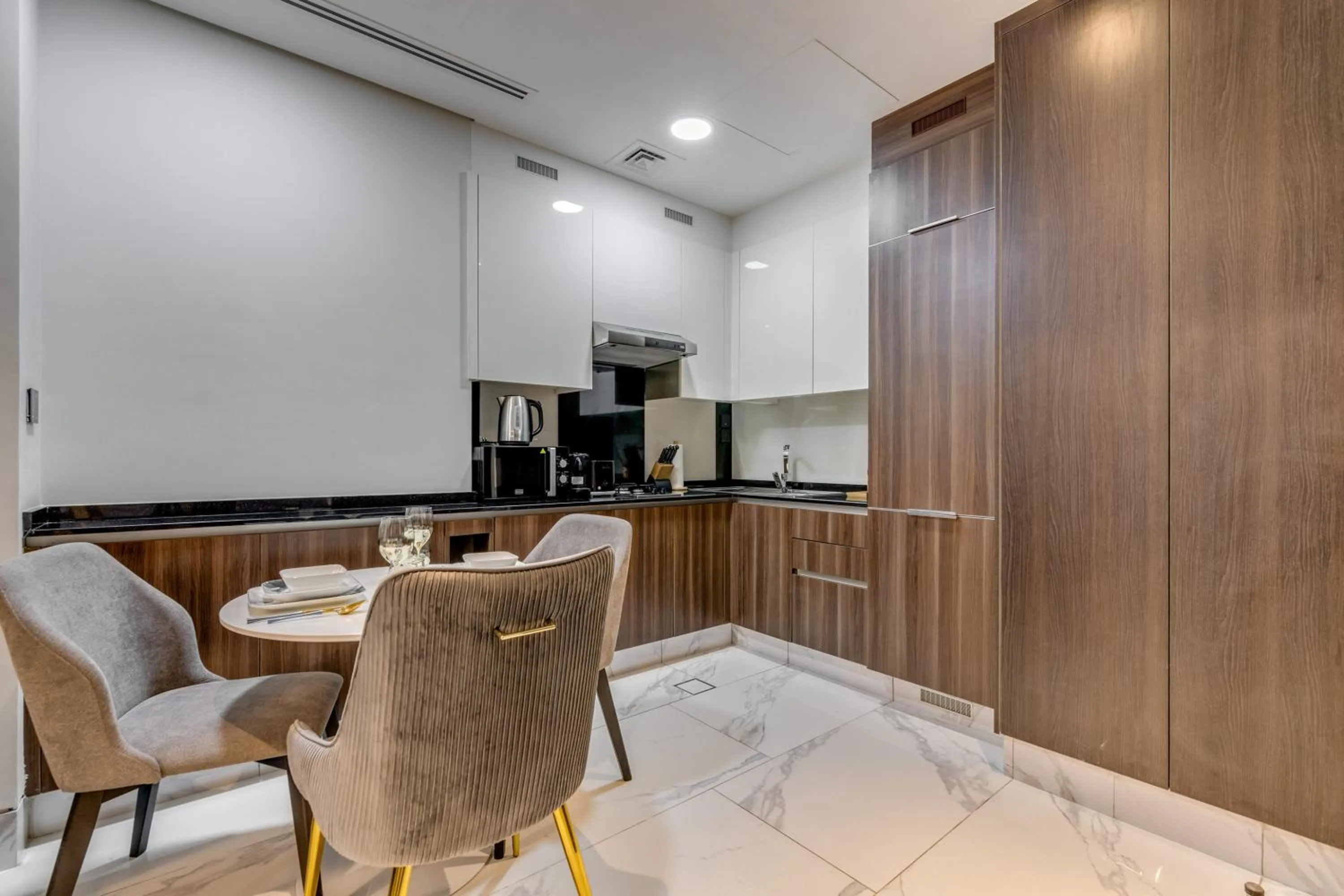 Kitchen or kitchenette in GLOBALSTAY J One Tower Apartments at Pearl of UAE