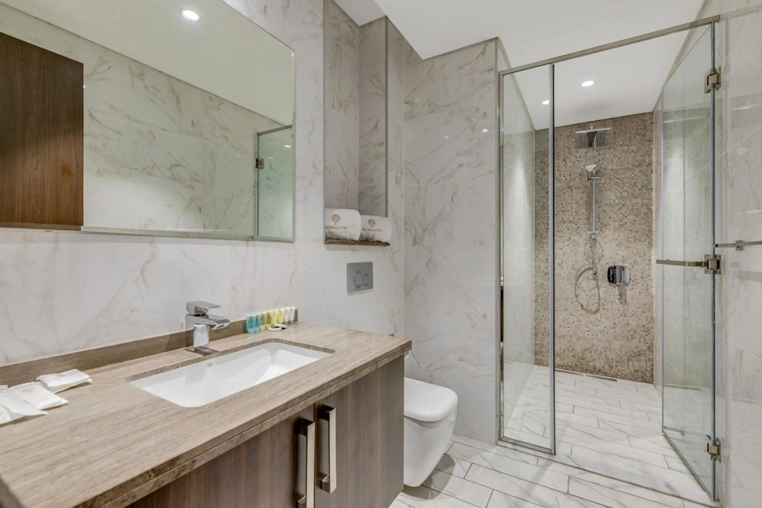 Shower in GLOBALSTAY J One Tower Apartments at Pearl of UAE