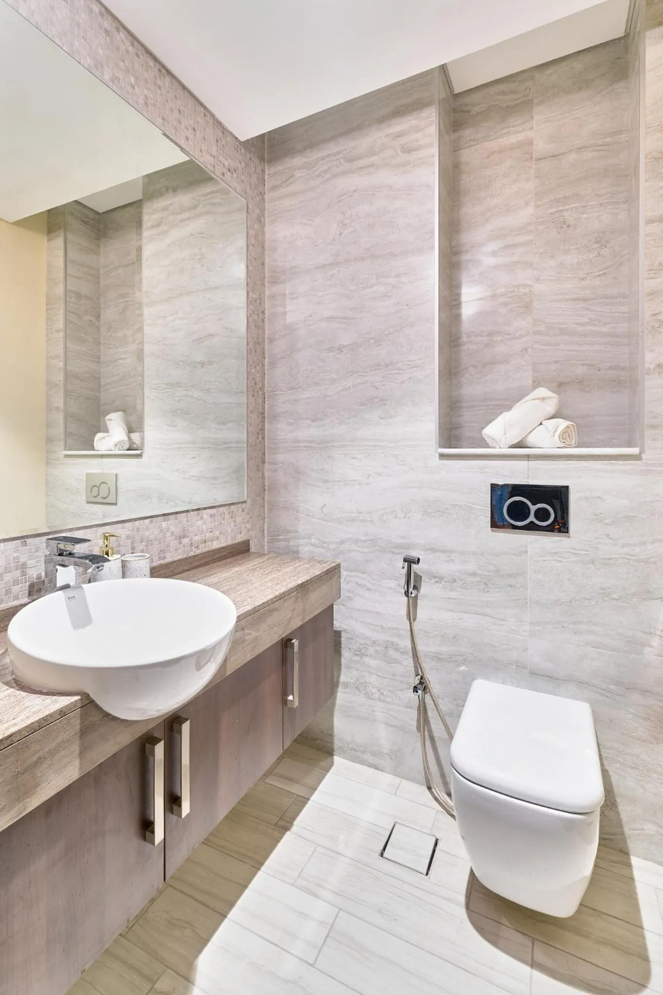Toilet in GLOBALSTAY J One Tower Apartments at Pearl of UAE