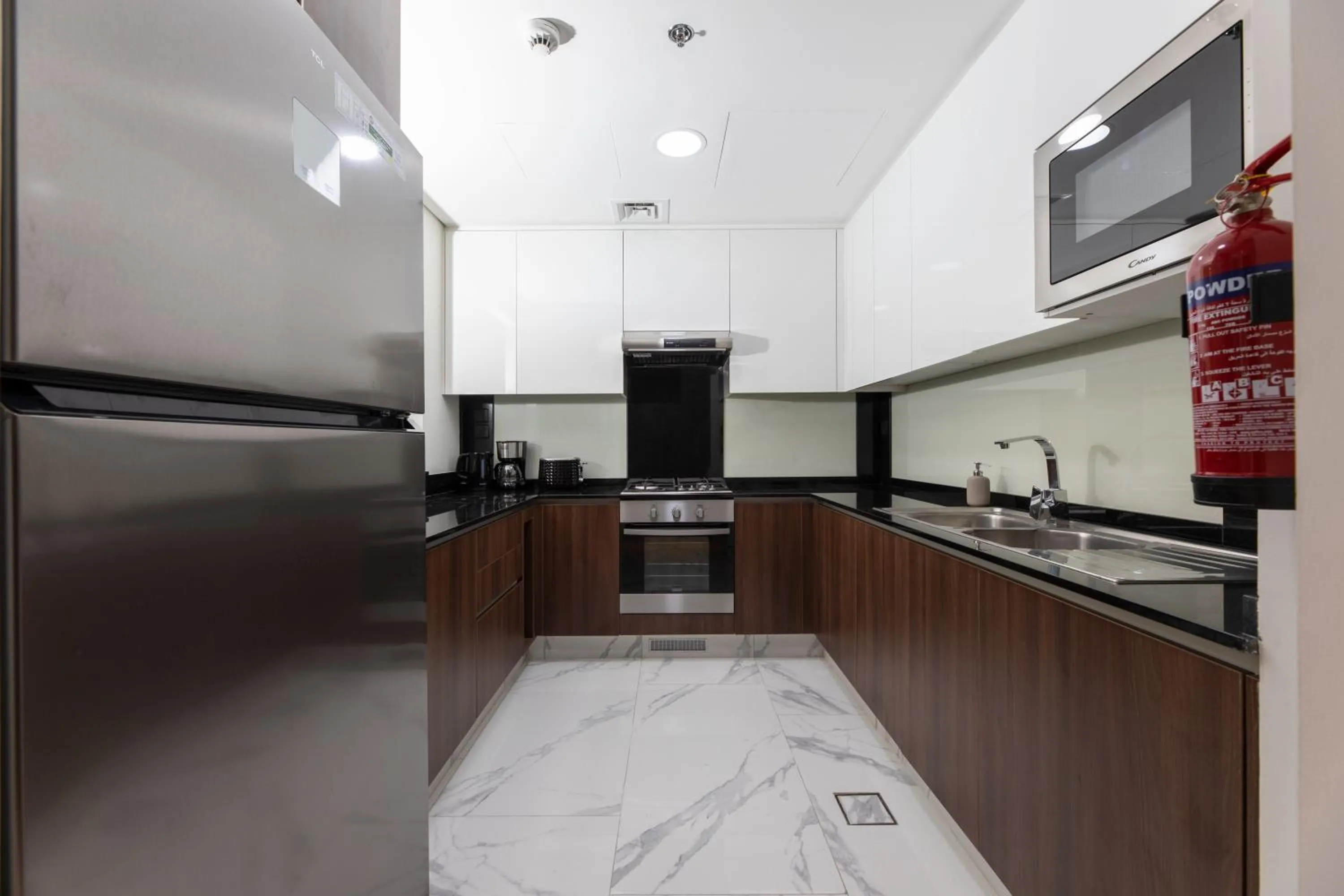 Kitchen or kitchenette in GLOBALSTAY J One Tower Apartments at Pearl of UAE