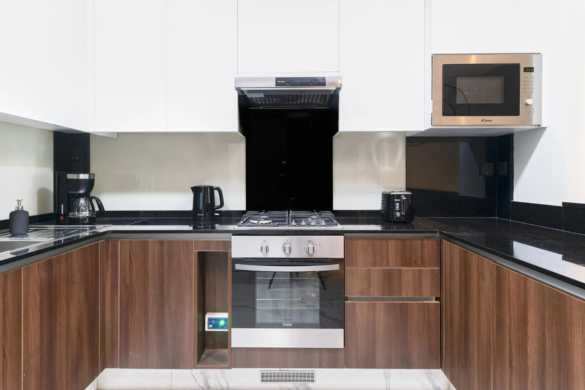 Kitchen or kitchenette in GLOBALSTAY J One Tower Apartments at Pearl of UAE