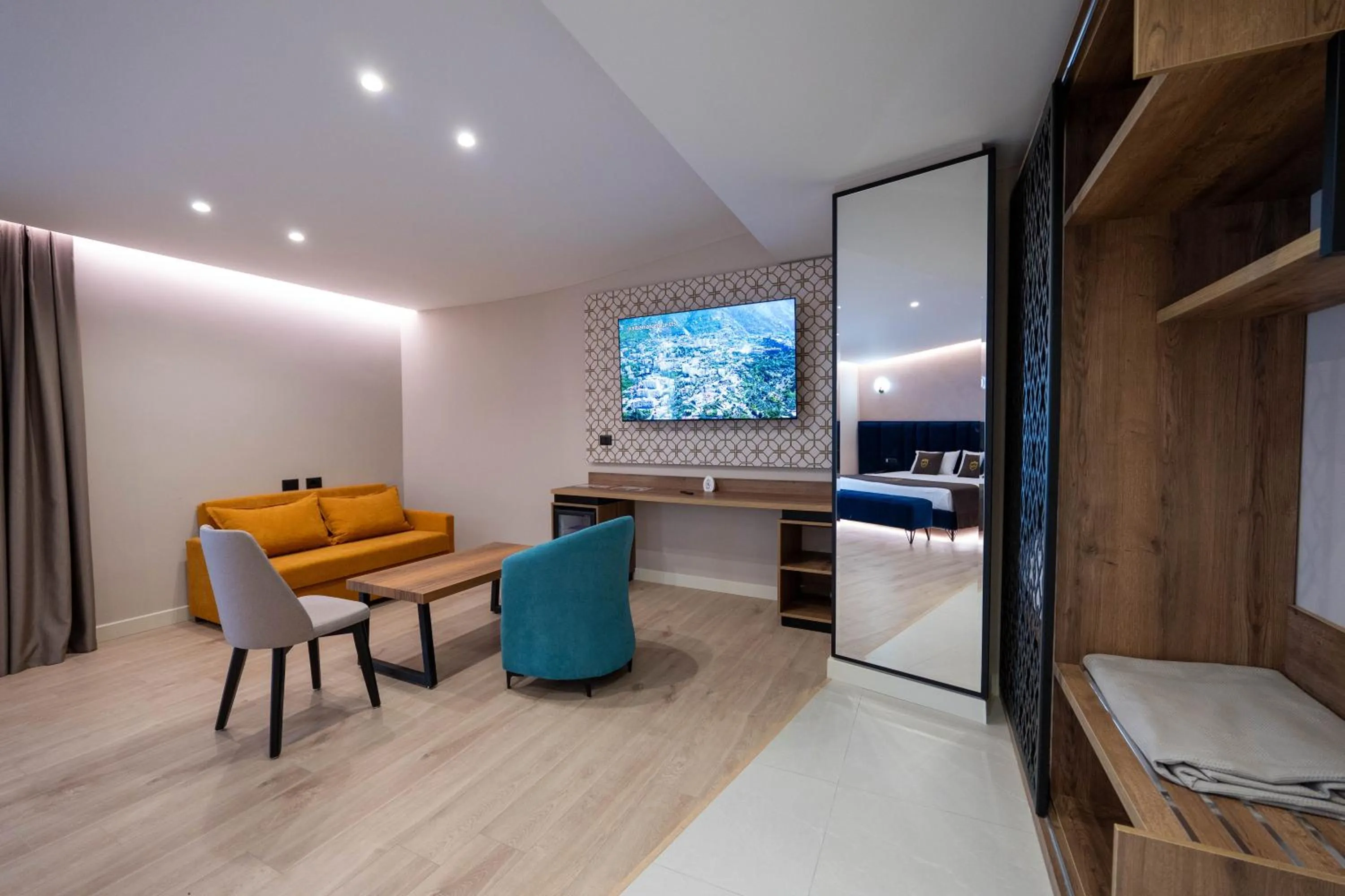 TV and multimedia in Hotel Dior