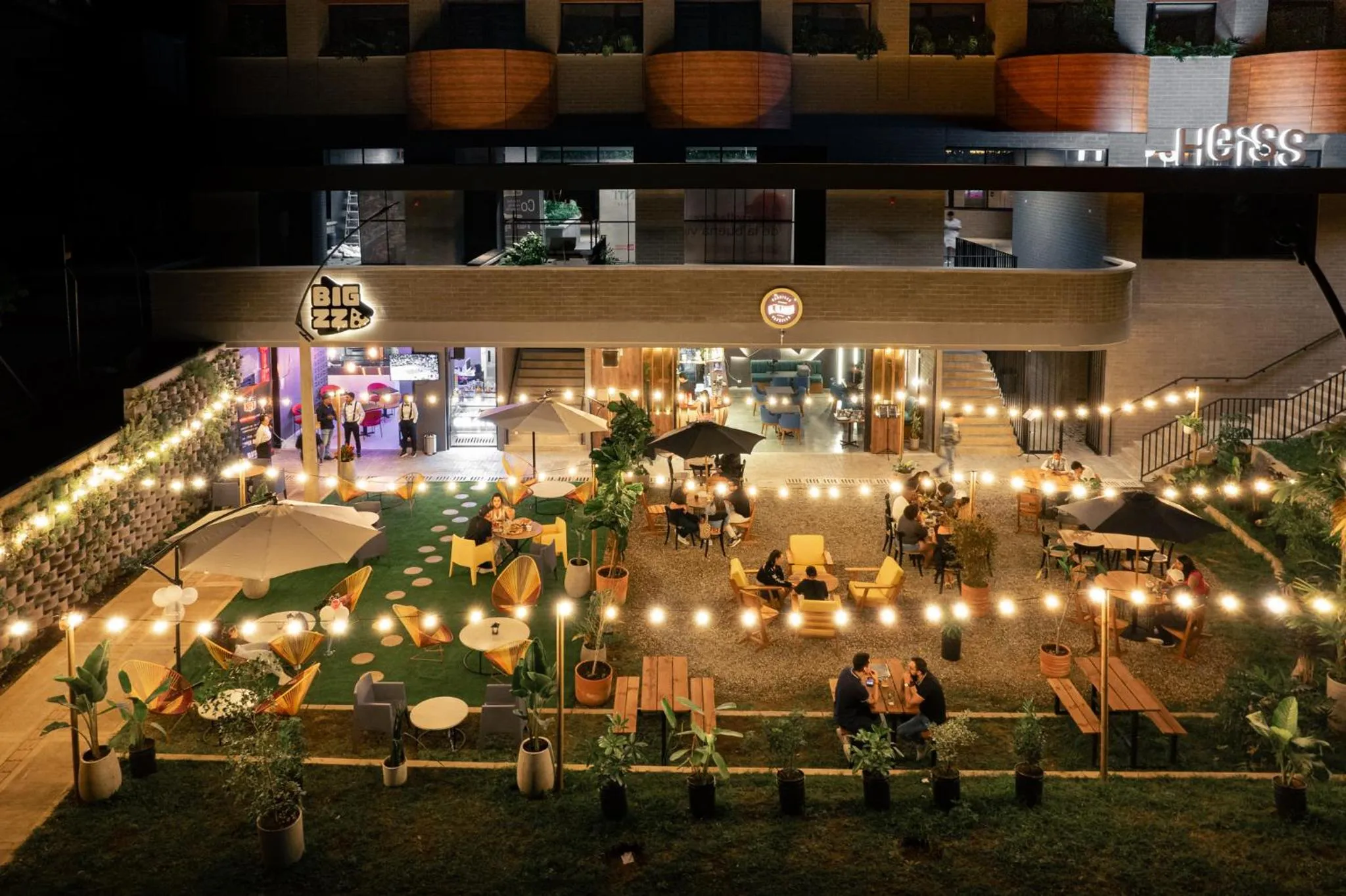 Restaurant/places to eat in Heiss Hotel By Jalo