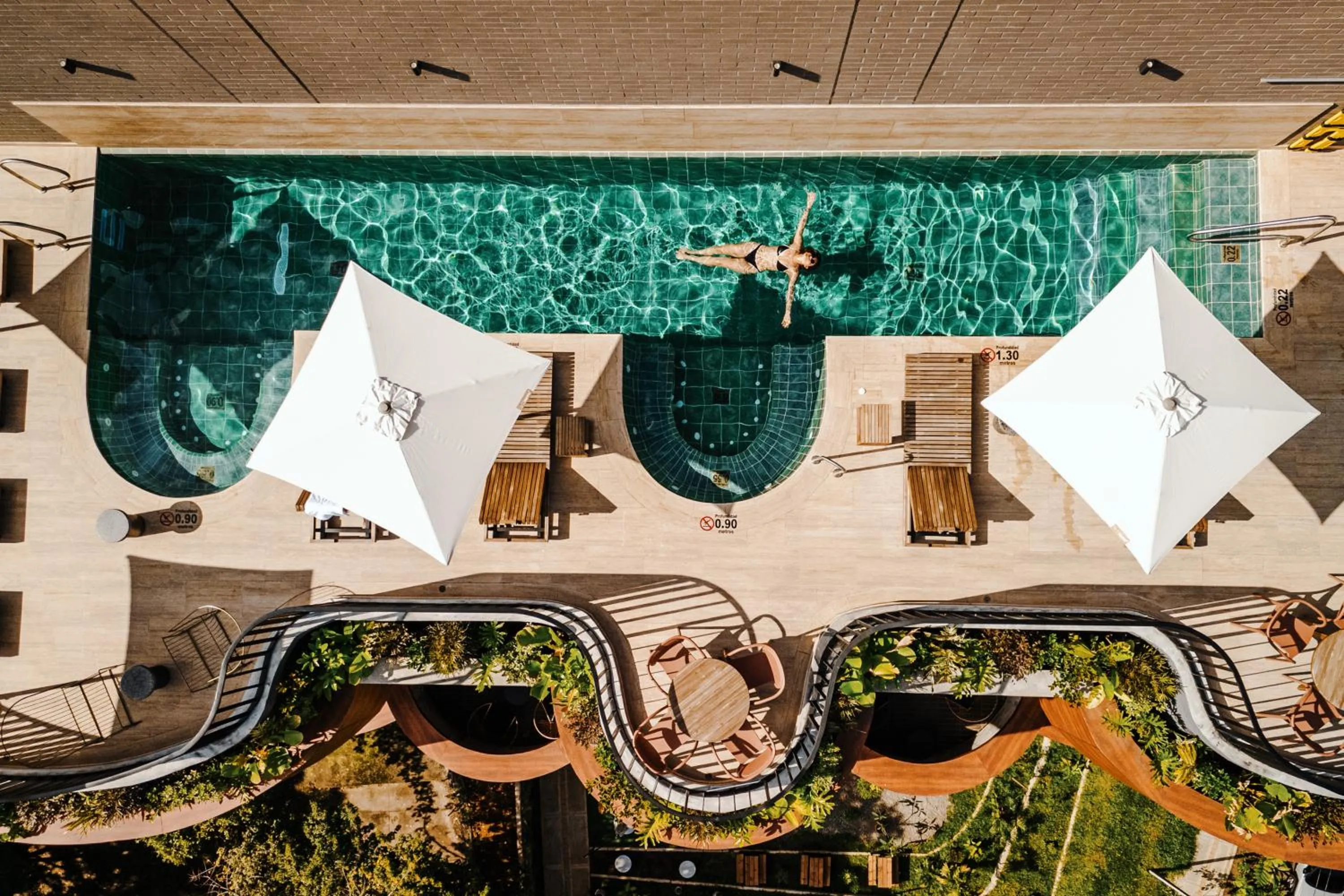 Hot Tub in Heiss Hotel By Jalo