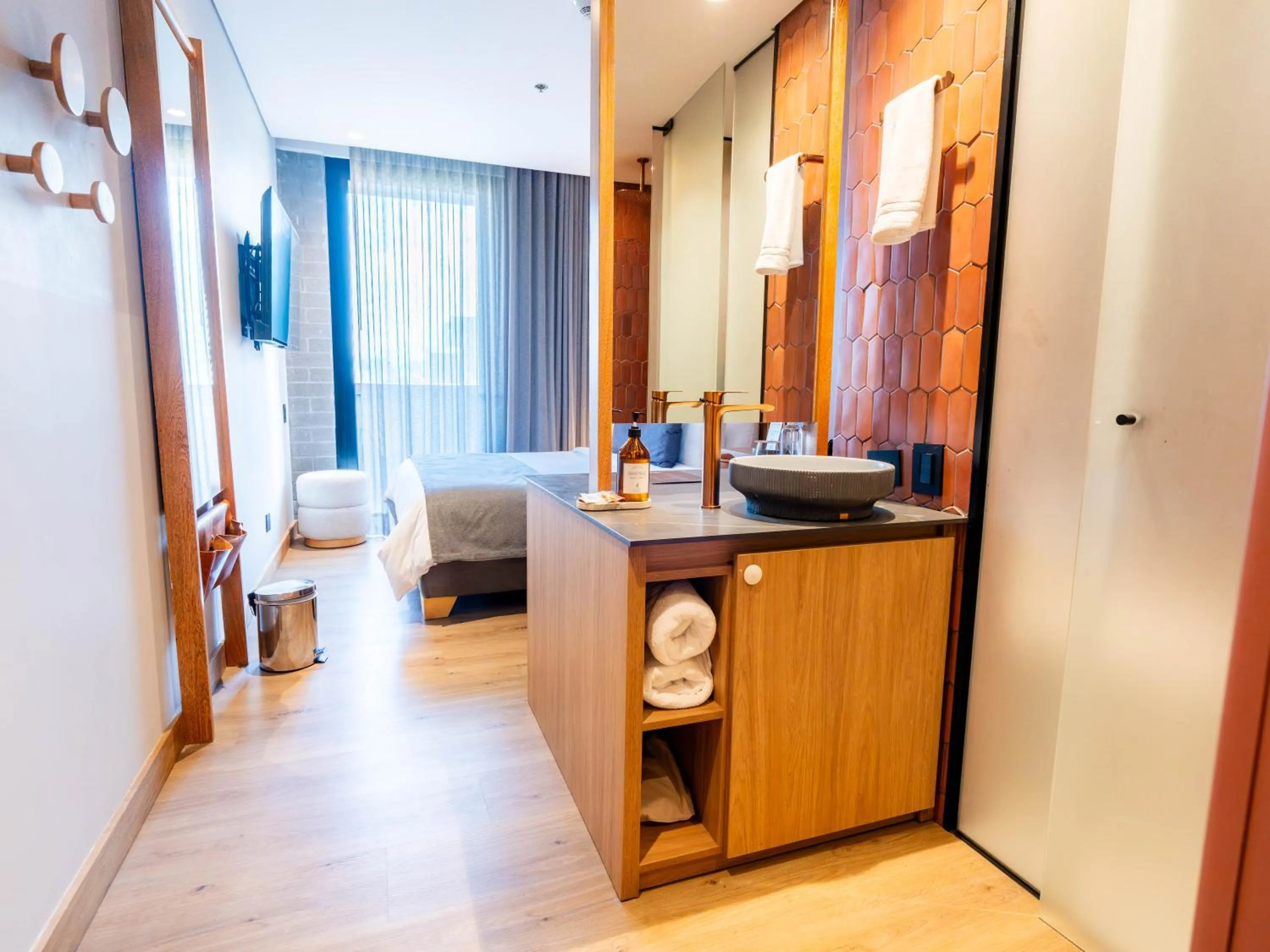 Photo of the whole room, Bed in Heiss Hotel By Jalo