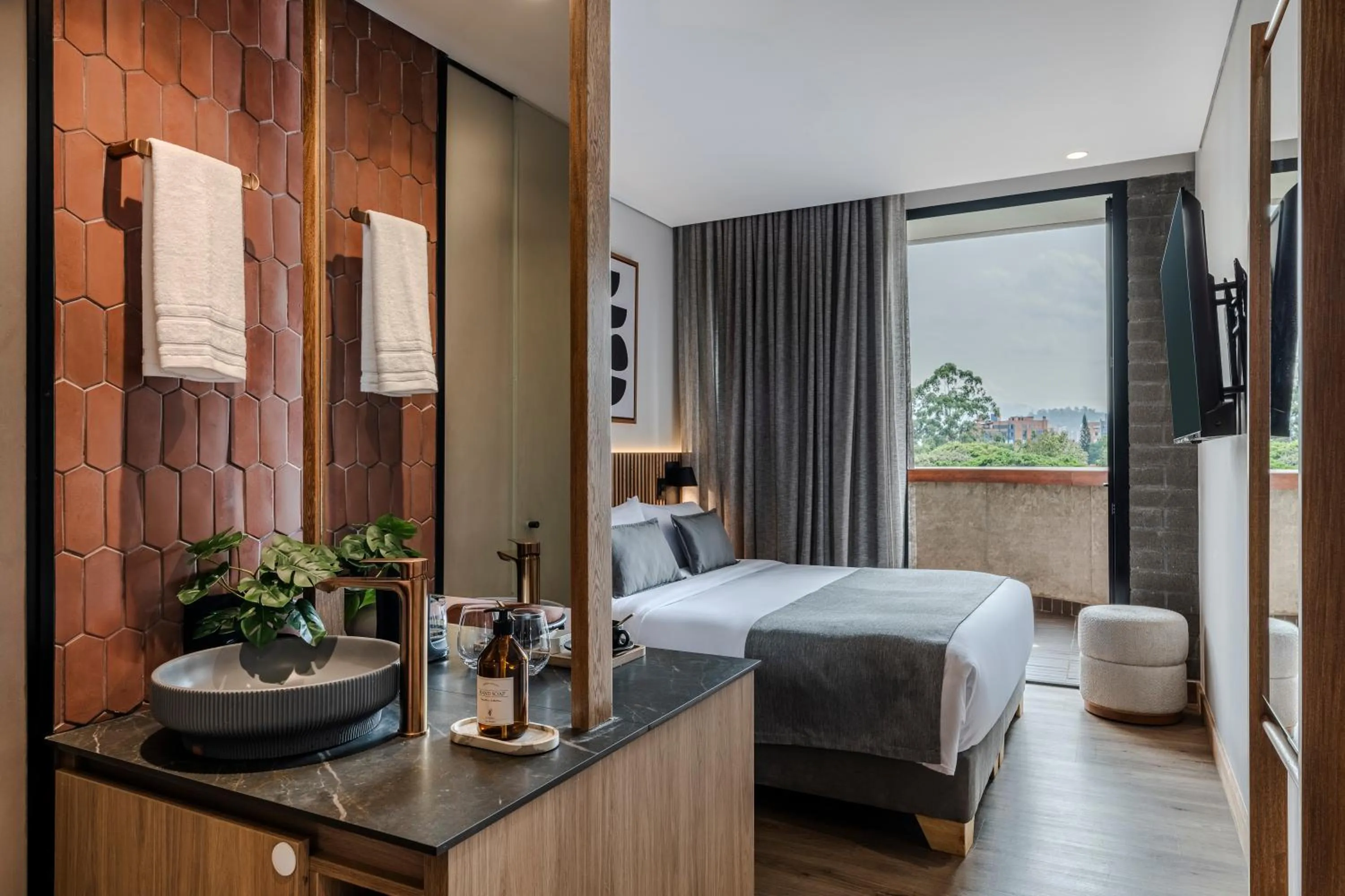 Photo of the whole room, Bed in Heiss Hotel By Jalo