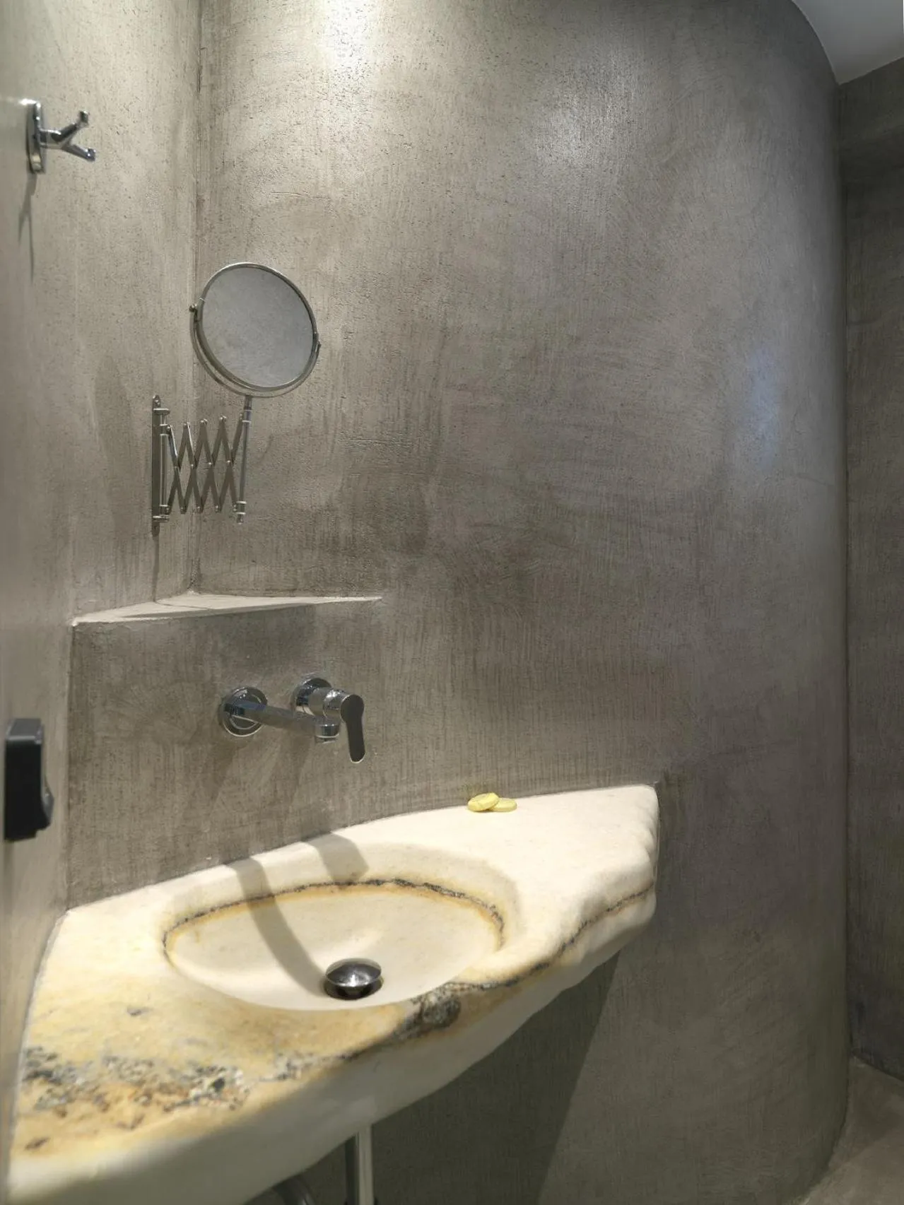Shower in Aloni Hotel & Suites