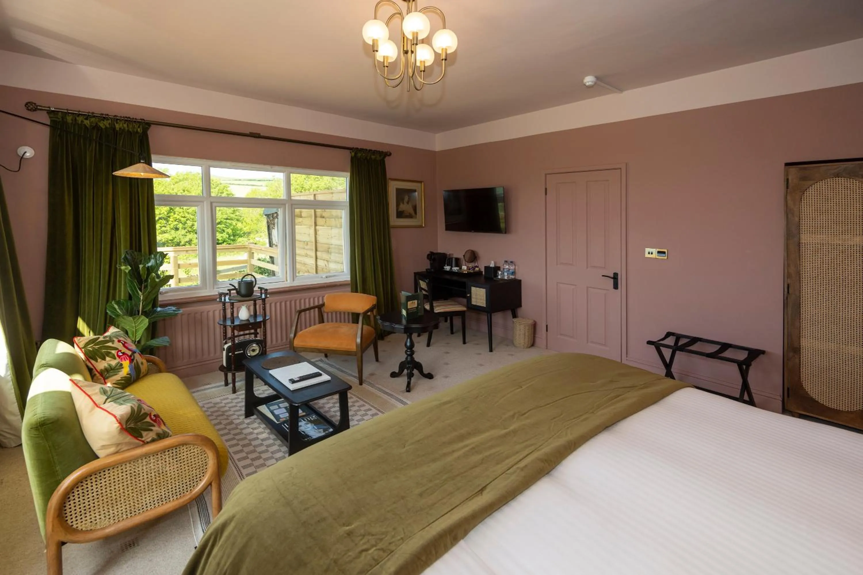 Photo of the whole room, Bed in Eype's Mouth Country Hotel