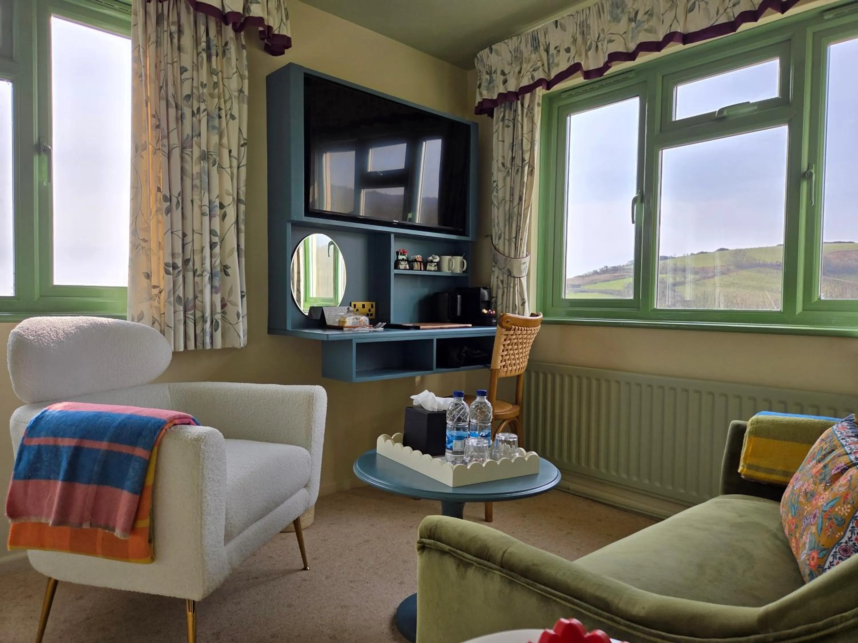 TV and multimedia in Eype's Mouth Country Hotel