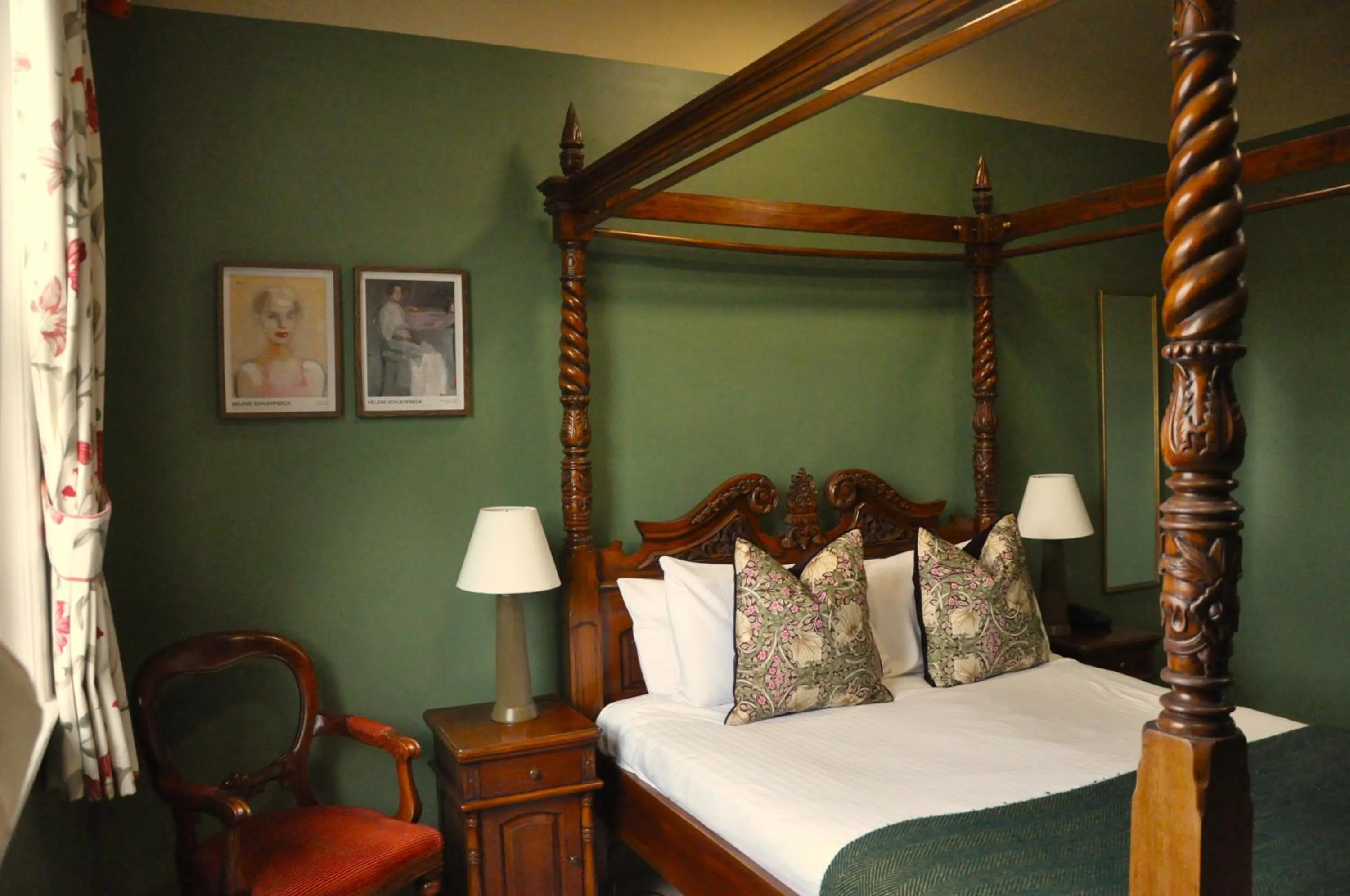 Seating area, Bed in Eype's Mouth Country Hotel