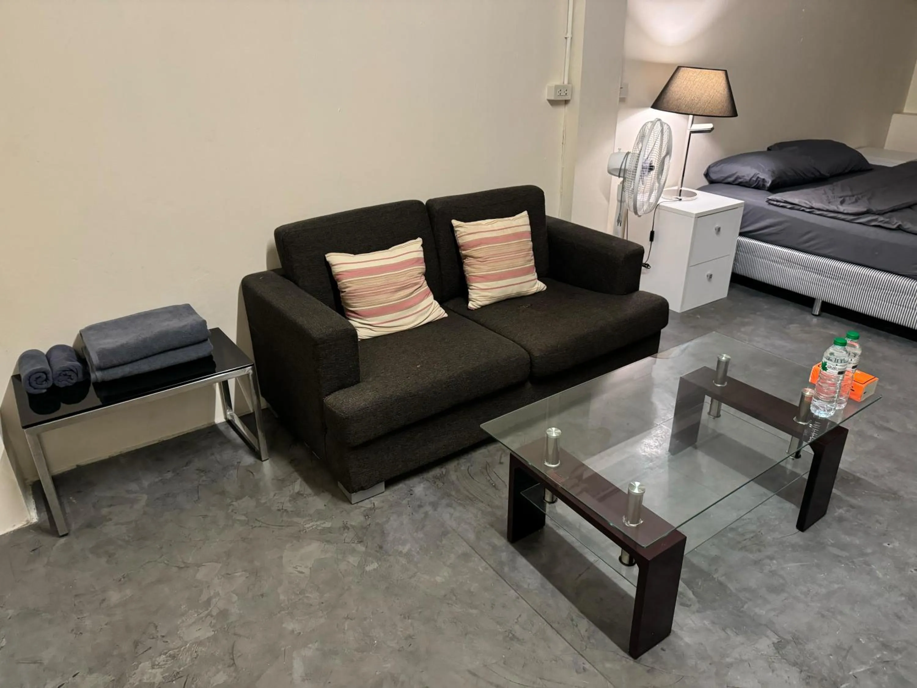 Living room, Bed in Leng Guest House