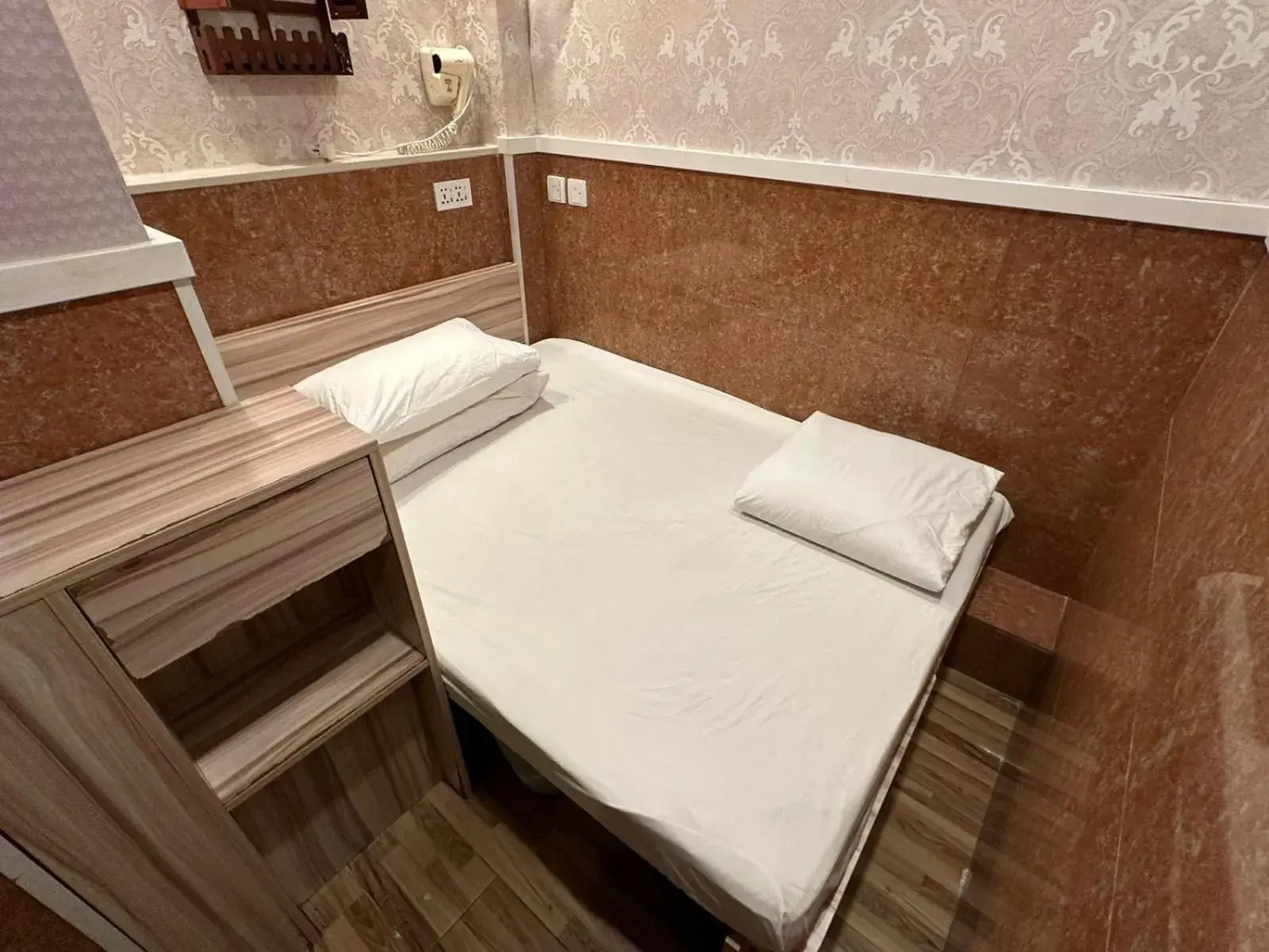 Double Room with Shared Bathroom in Kowloon Hostel Double Room with Shared Bathroom in Kowloon Hostel